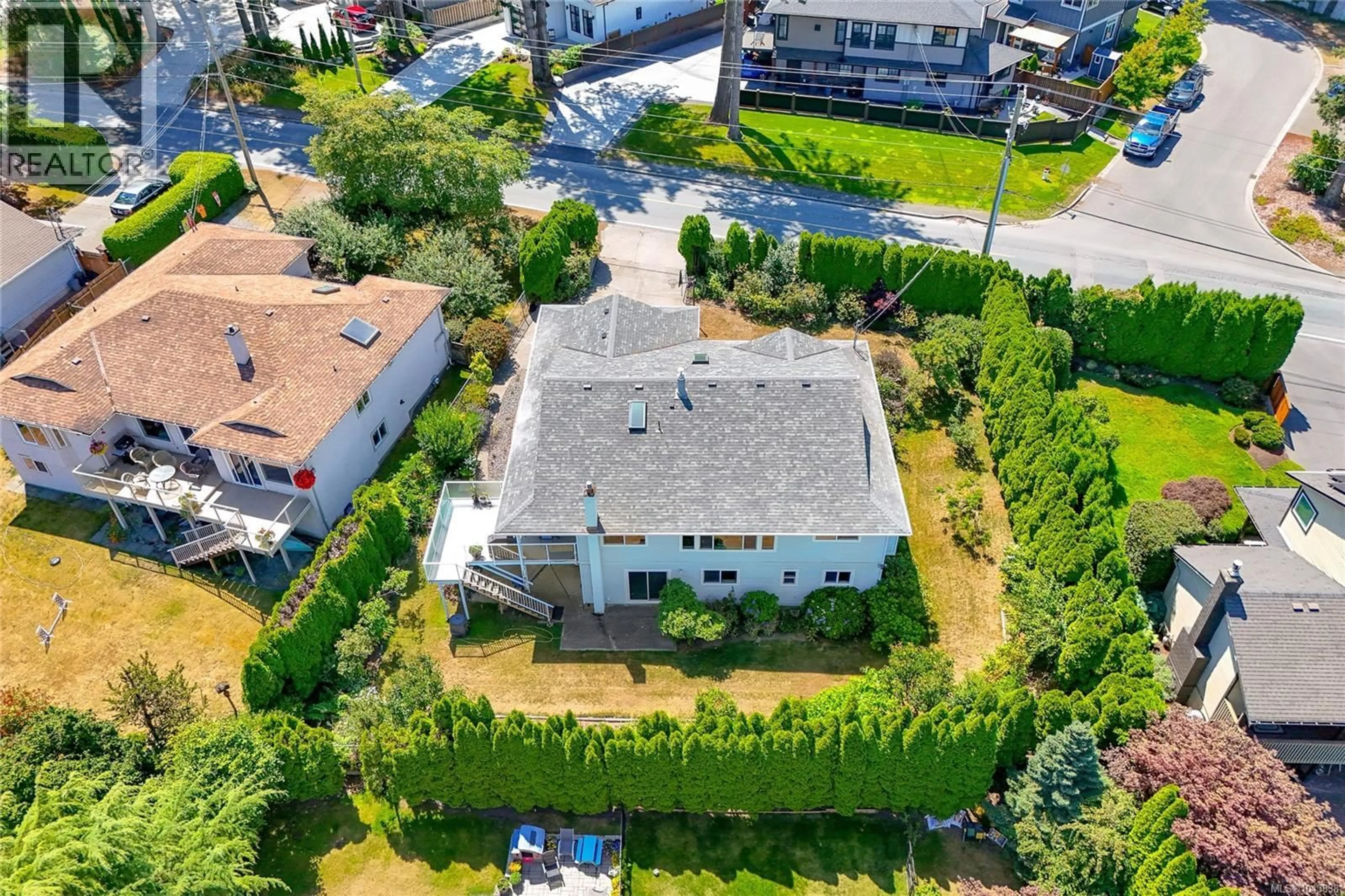A pic from outside/outdoor area/front of a property/back of a property/a pic from drone, street for 7453 VEYANESS ROAD, Central Saanich British Columbia V8M1V9