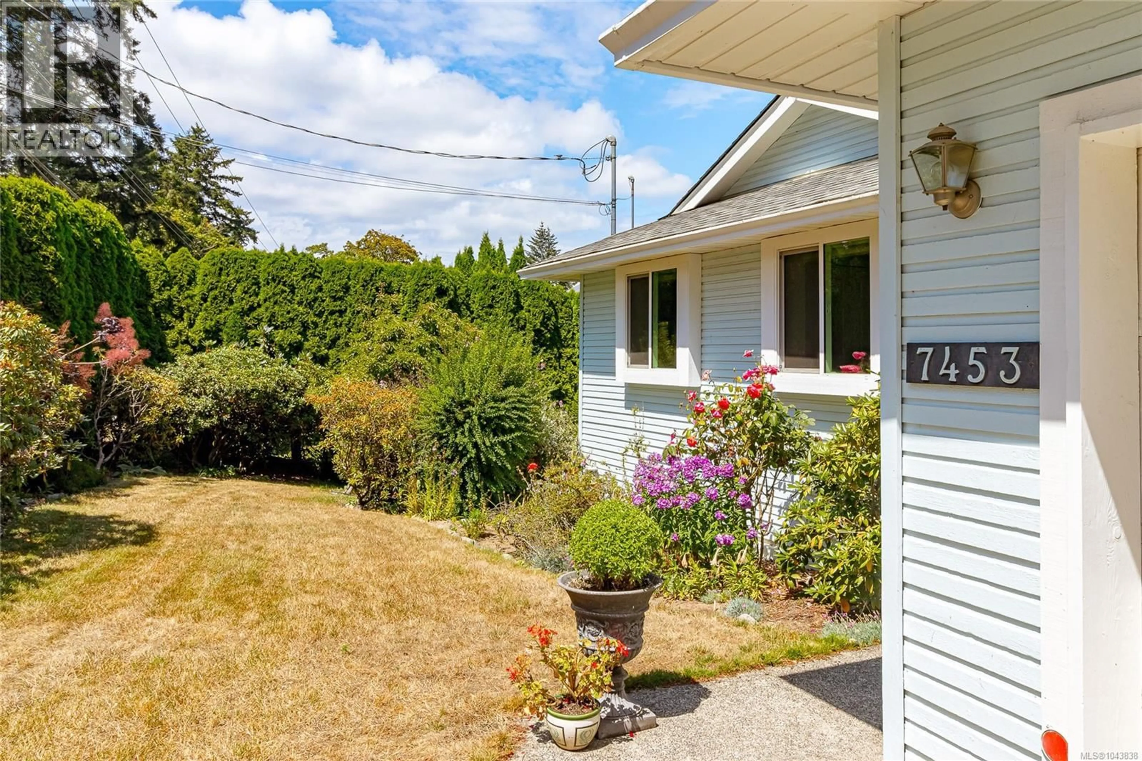 Unknown for 7453 VEYANESS ROAD, Central Saanich British Columbia V8M1V9