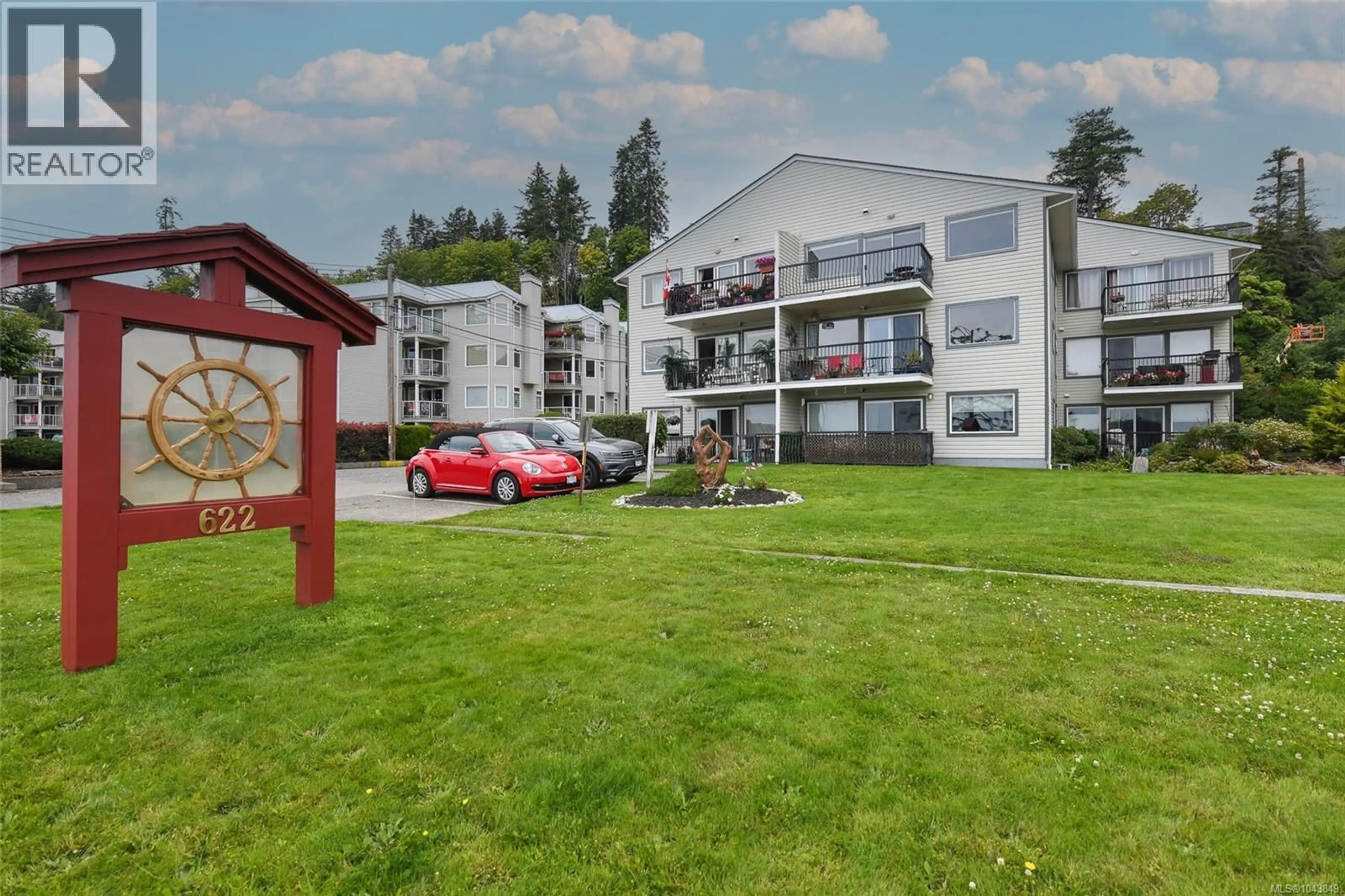 Patio, mountain view for 104 - 622 ISLAND HIGHWAY SOUTH, Campbell River British Columbia V9H1T8