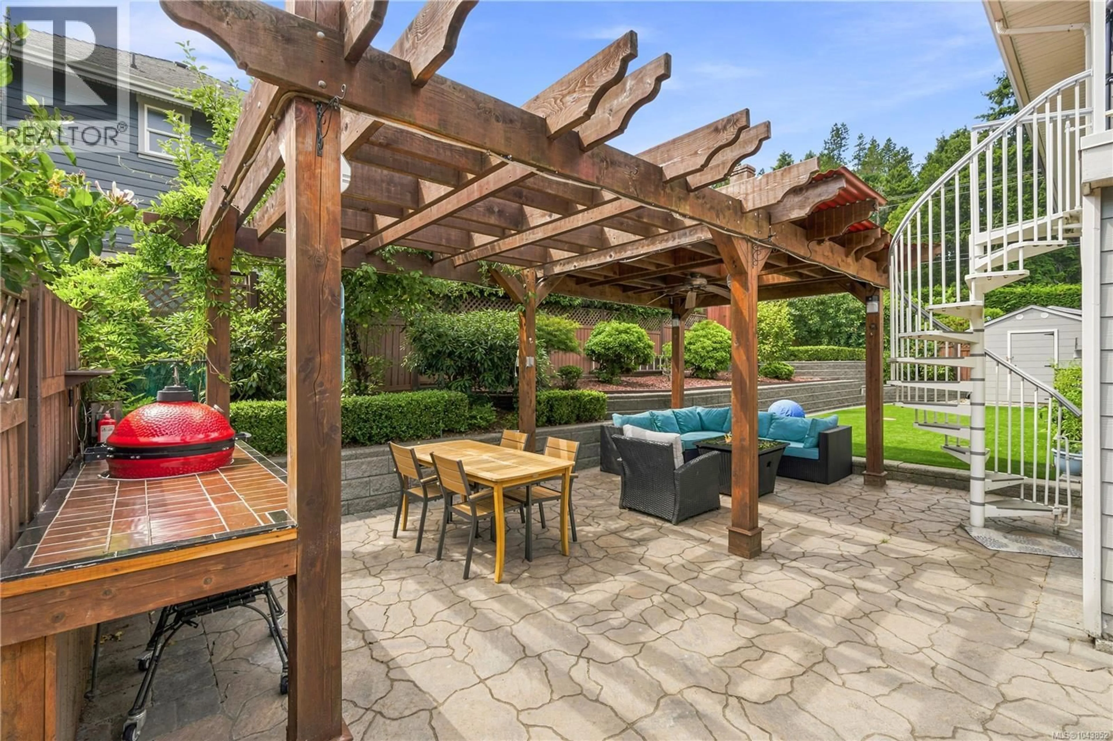 Patio, street for 5961 WALDBANK ROAD, Nanaimo British Columbia V9V1P1
