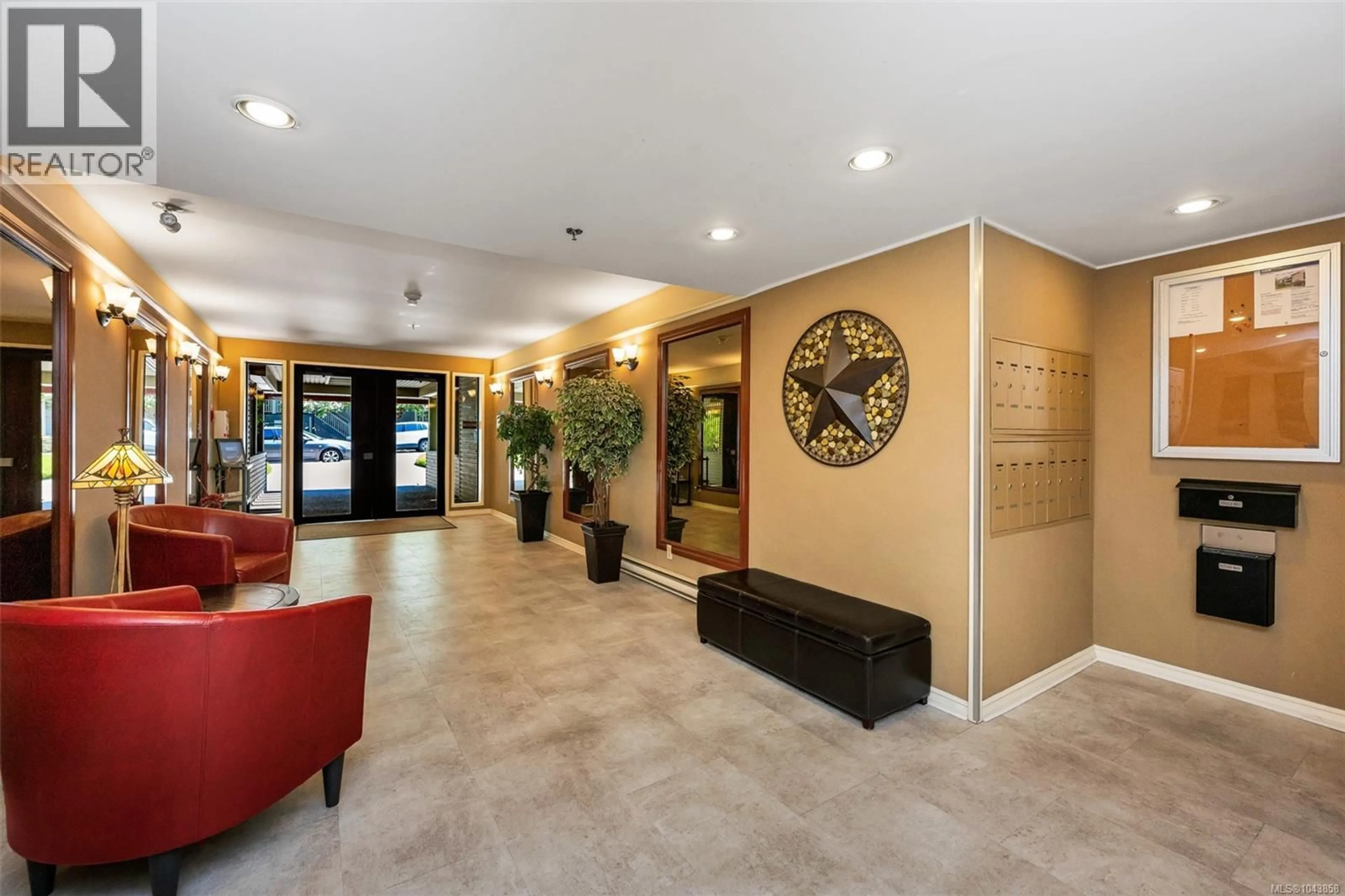 Lobby for 204 - 420 PARRY STREET, Victoria British Columbia V8V2H7