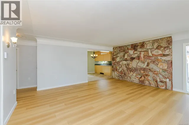 2817 ADELAIDE AVENUE, Saanich 2