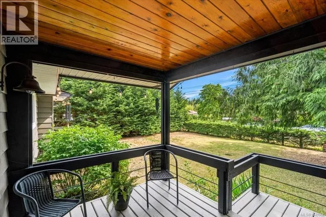 381 DUNSMUIR ROAD, Qualicum Beach 3