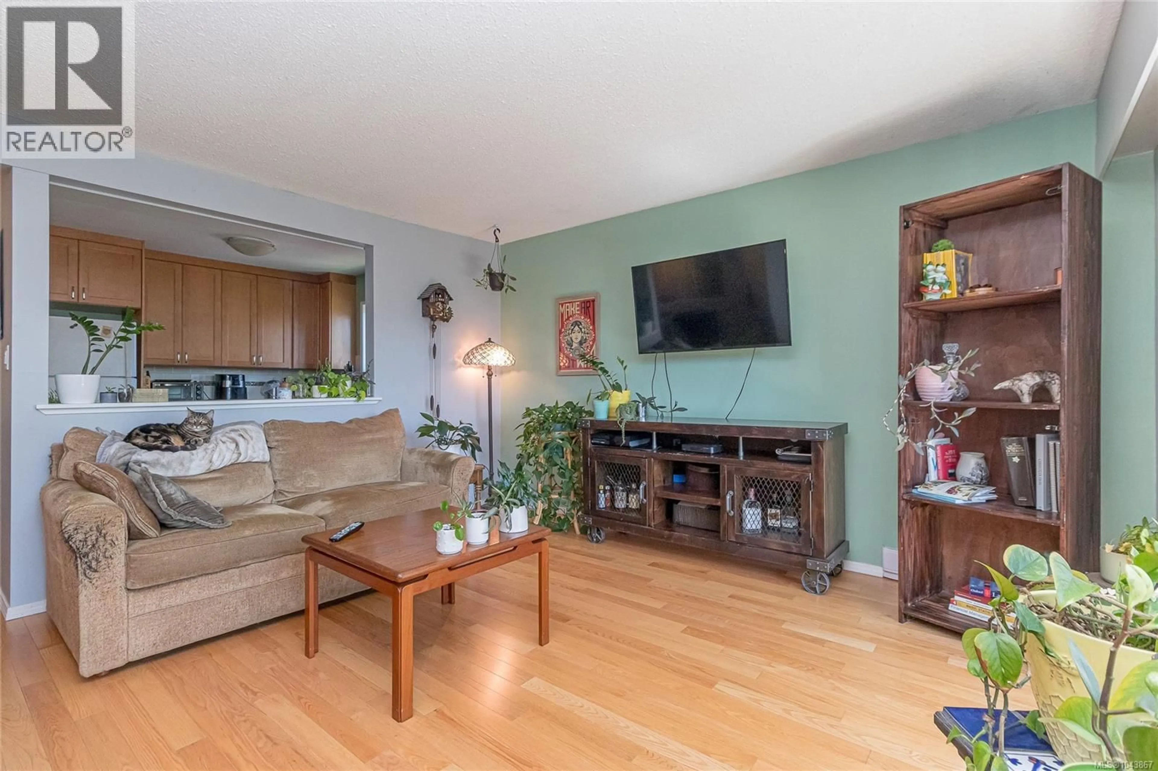 Living room with furniture, wood/laminate floor for 401 - 924 COOK STREET, Victoria British Columbia V8Z3Z3