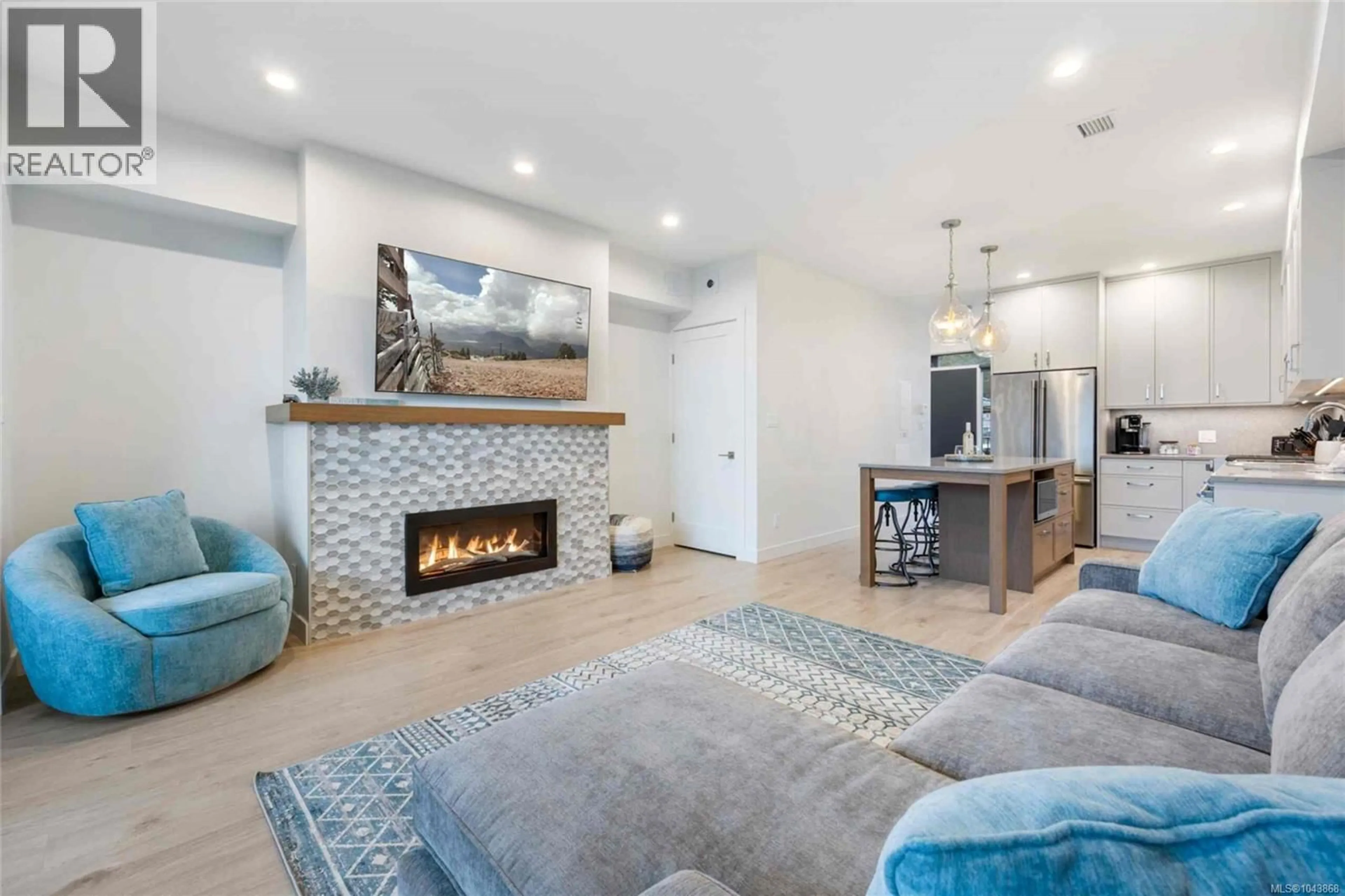 Living room with furniture, unknown for 10 - 9022 CLARKSON AVENUE, Black Creek British Columbia V9J1B3