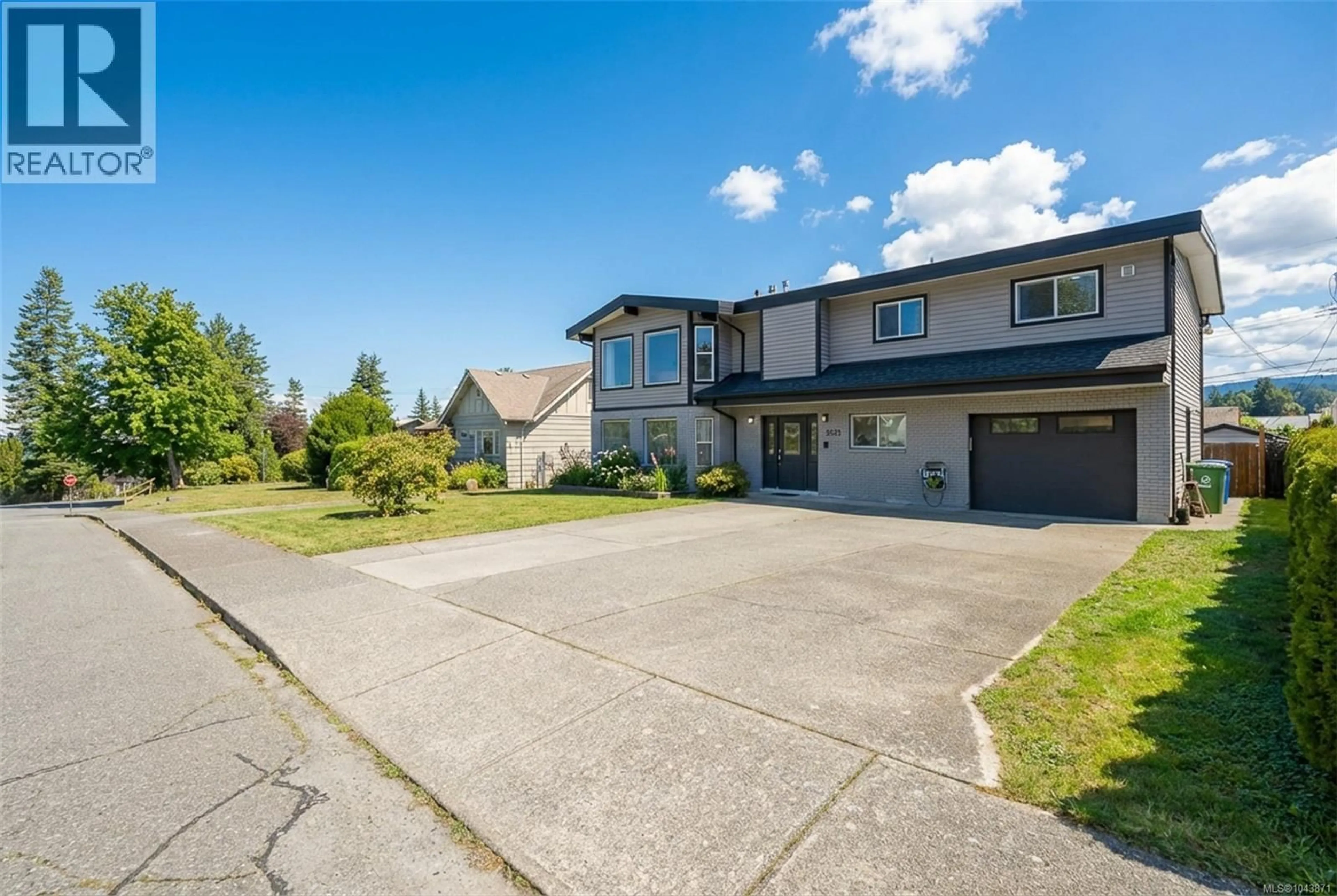 A pic from outside/outdoor area/front of a property/back of a property/a pic from drone, street for 3055 9TH AVENUE, Port Alberni British Columbia V9Y2M1