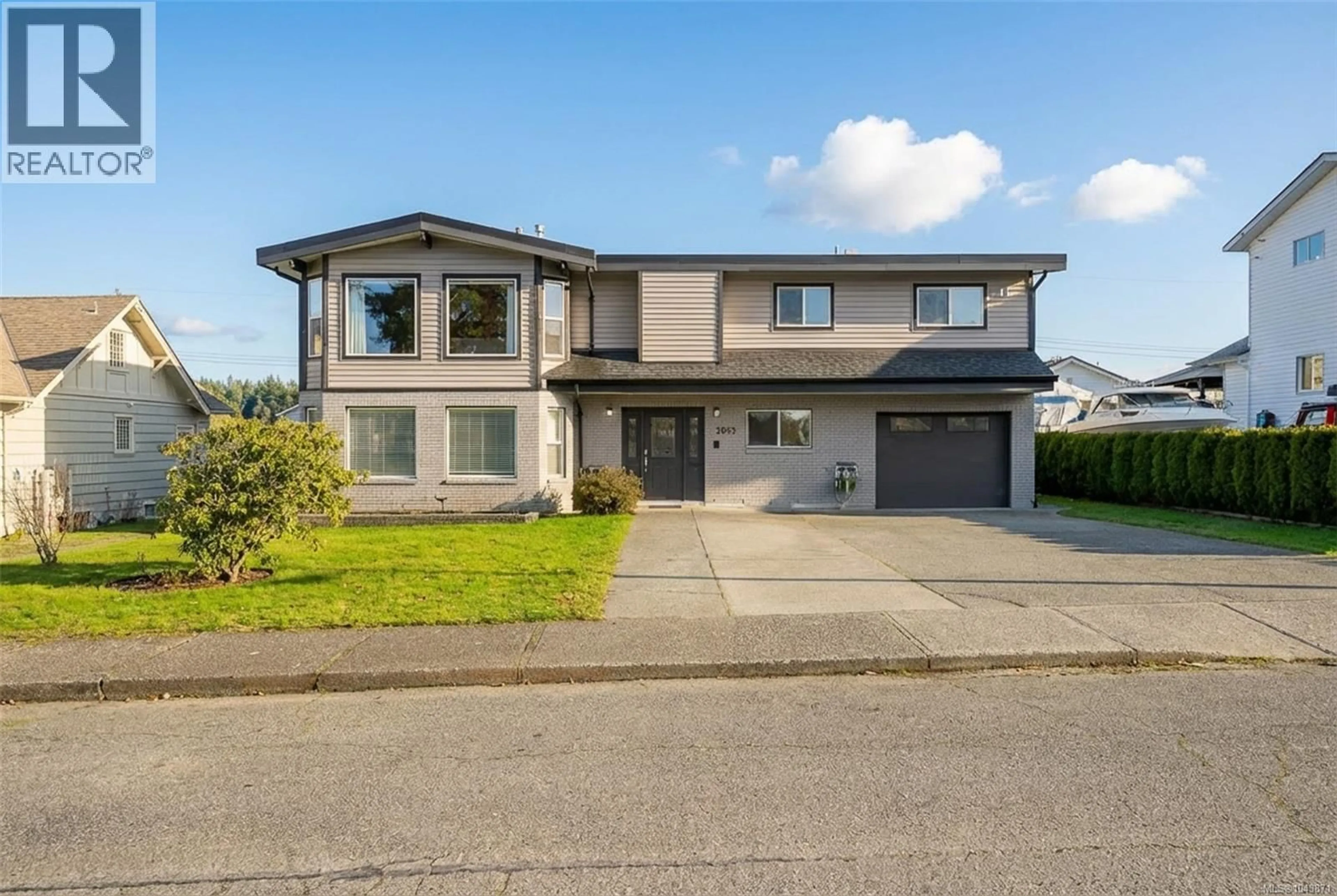 Home with vinyl exterior material, street for 3055 9TH AVENUE, Port Alberni British Columbia V9Y2M1