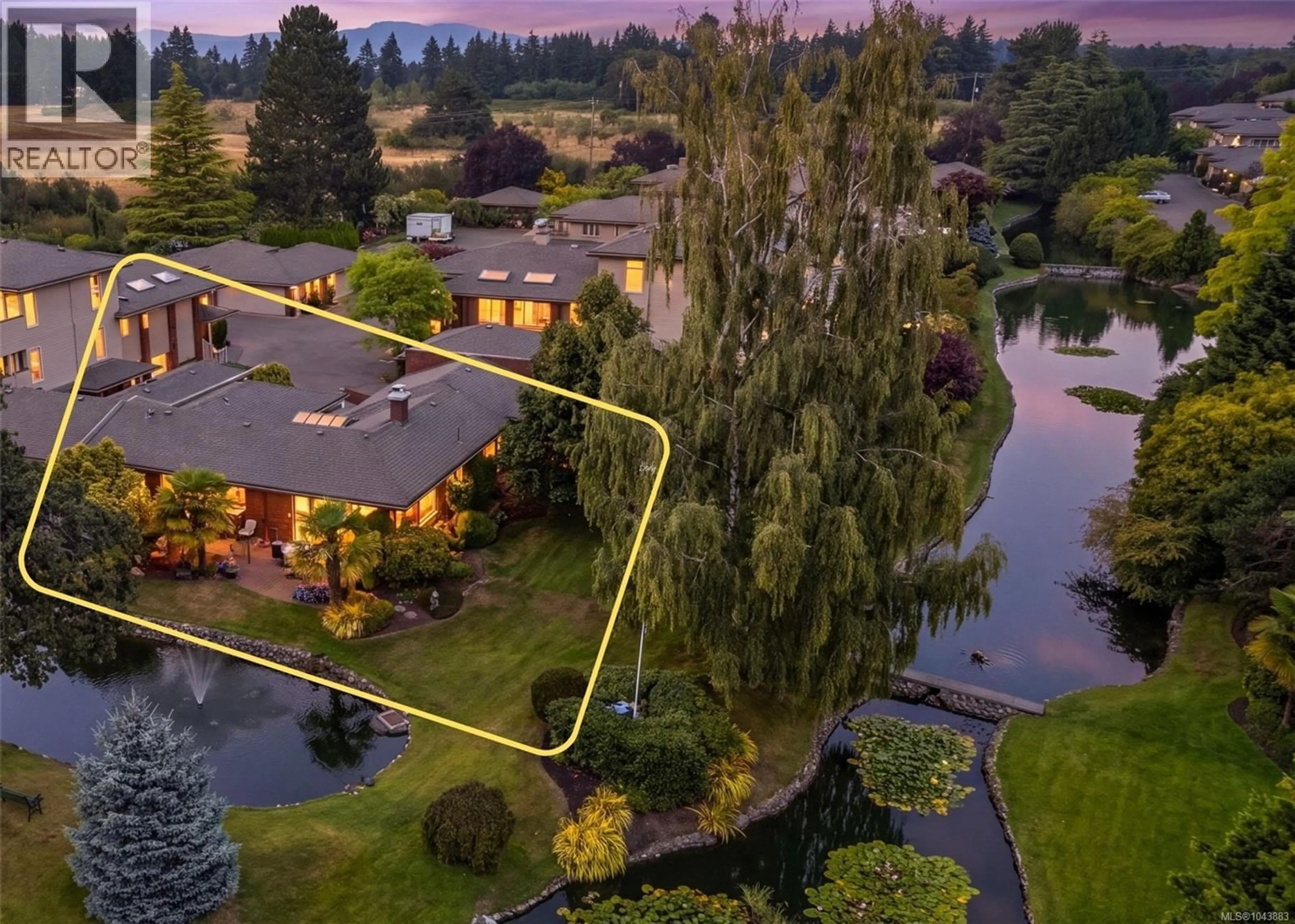 A pic from outside/outdoor area/front of a property/back of a property/a pic from drone, water/lake/river/ocean view for 129 - 2345 CEDAR HILL CROSS ROAD, Oak Bay British Columbia V8P5M8