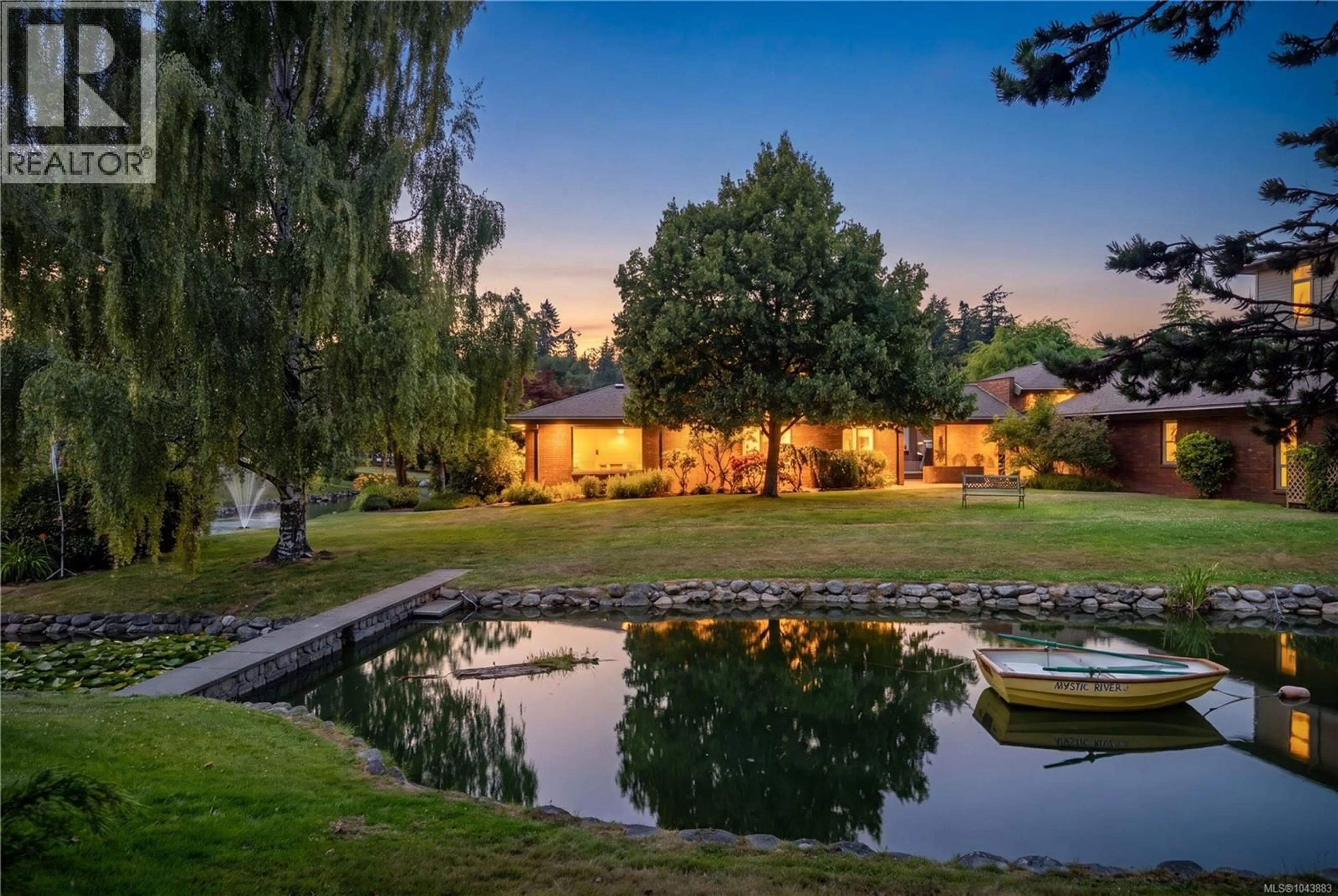 A pic from outside/outdoor area/front of a property/back of a property/a pic from drone, water/lake/river/ocean view for 129 - 2345 CEDAR HILL CROSS ROAD, Oak Bay British Columbia V8P5M8