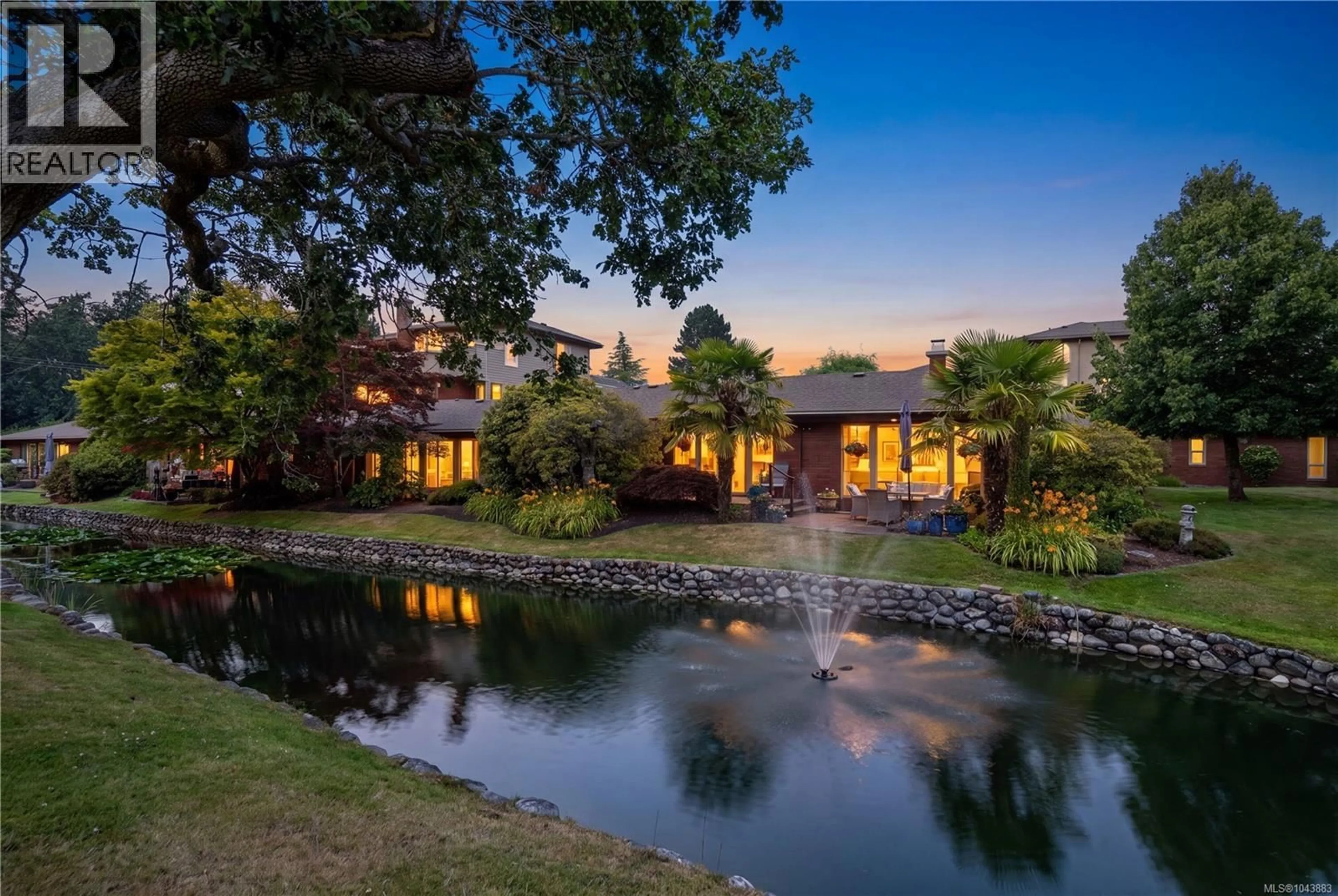 A pic from outside/outdoor area/front of a property/back of a property/a pic from drone, water/lake/river/ocean view for 129 - 2345 CEDAR HILL CROSS ROAD, Oak Bay British Columbia V8P5M8
