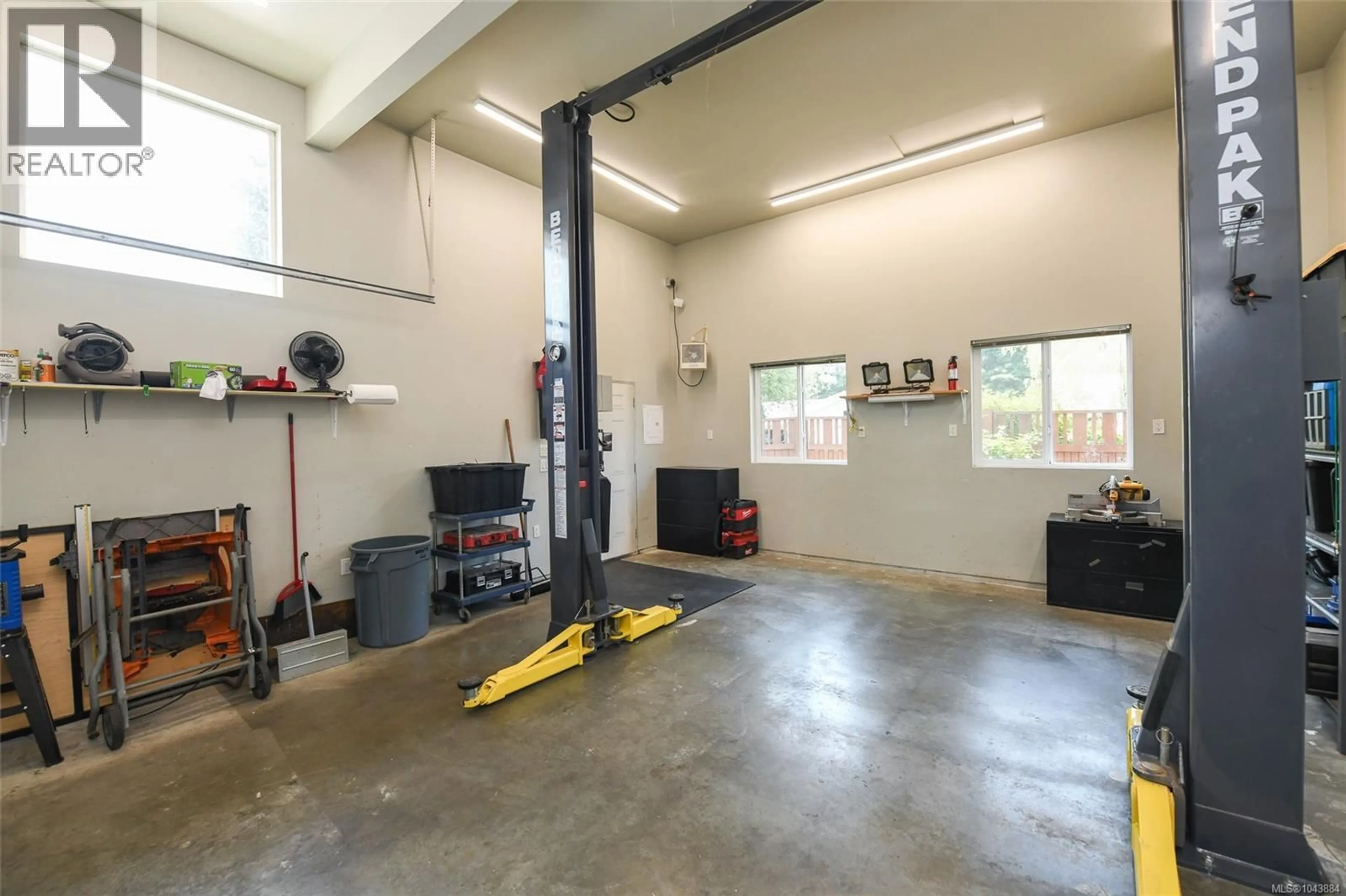 Indoor garage for 2161 LEXINGTON PLACE, Courtenay British Columbia V9N2C5