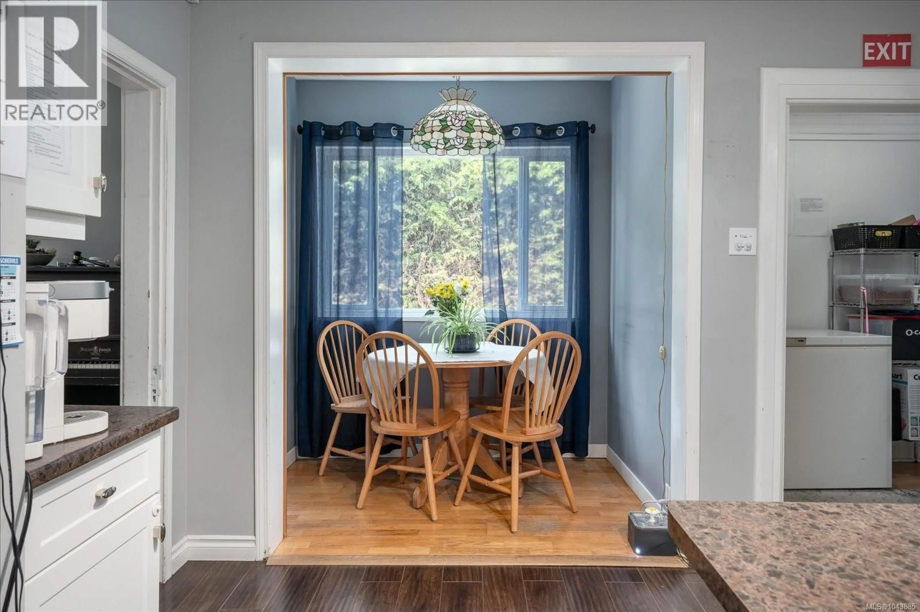 Dining room, wood/laminate floor for 342 HOWARD AVENUE, Nanaimo British Columbia V9R3R7