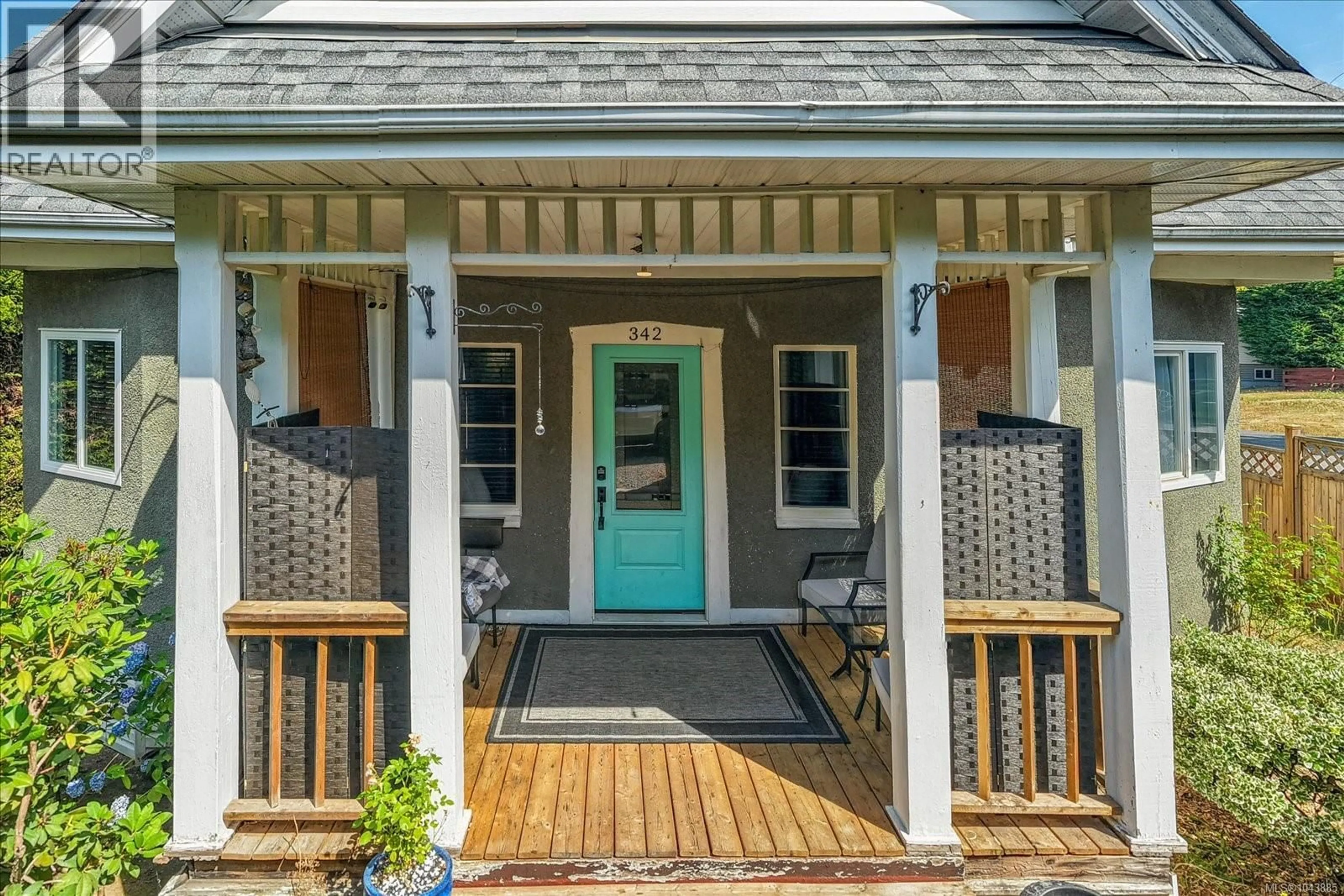 Indoor entryway for 342 HOWARD AVENUE, Nanaimo British Columbia V9R3R7
