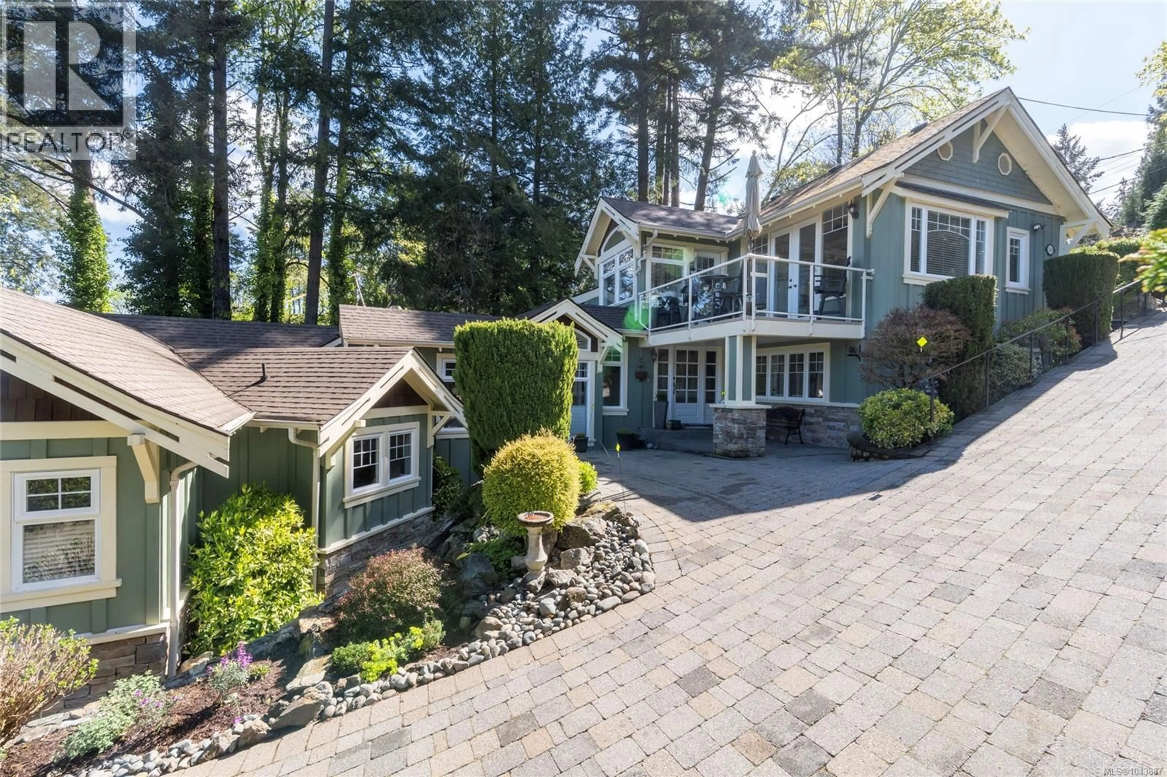 A pic from outside/outdoor area/front of a property/back of a property/a pic from drone, unknown for 786 SEA DRIVE, Central Saanich British Columbia V8M1B1