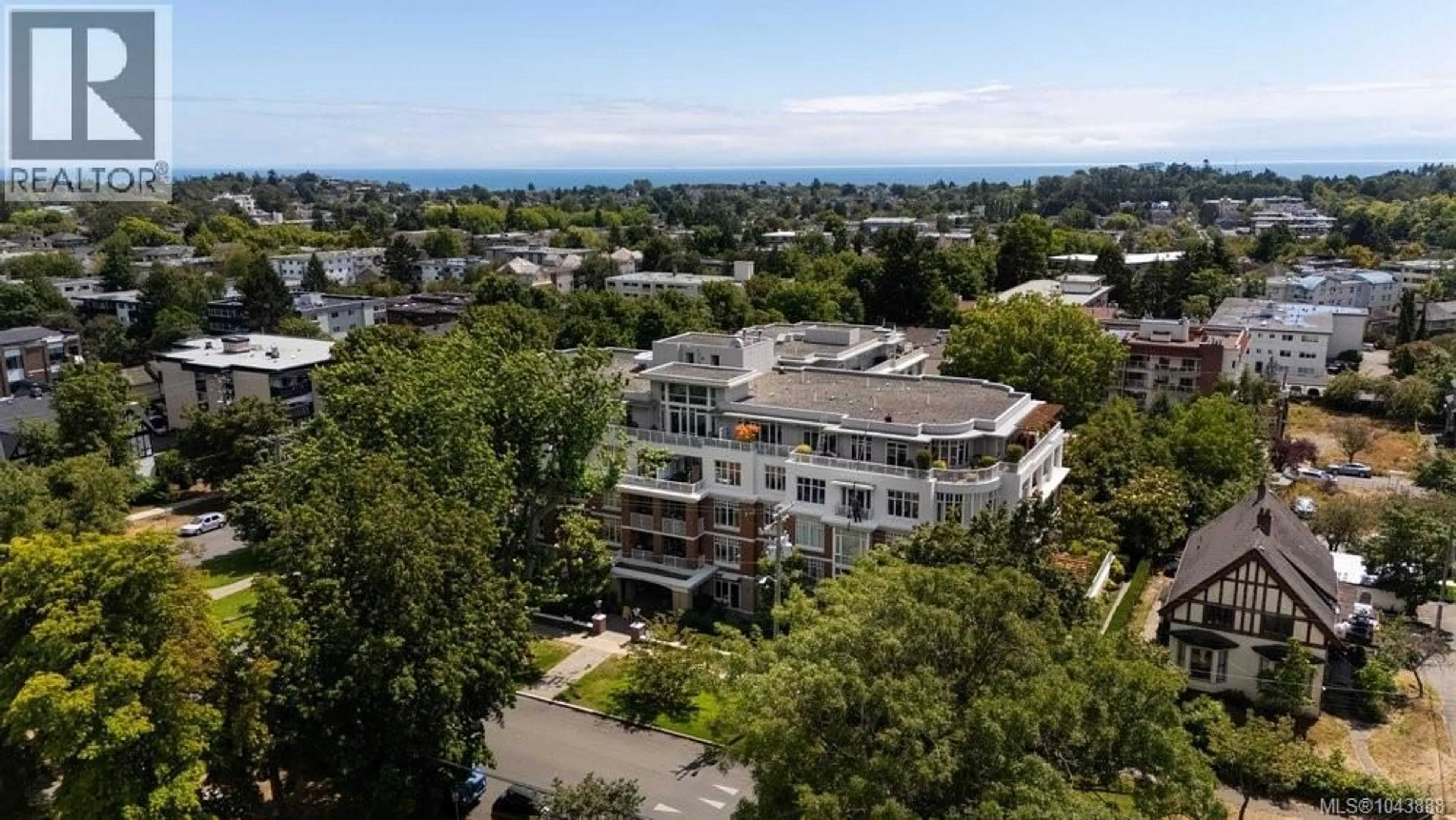 A pic from outside/outdoor area/front of a property/back of a property/a pic from drone, unknown for 214 - 999 BURDETT AVENUE, Victoria British Columbia V8S1G6