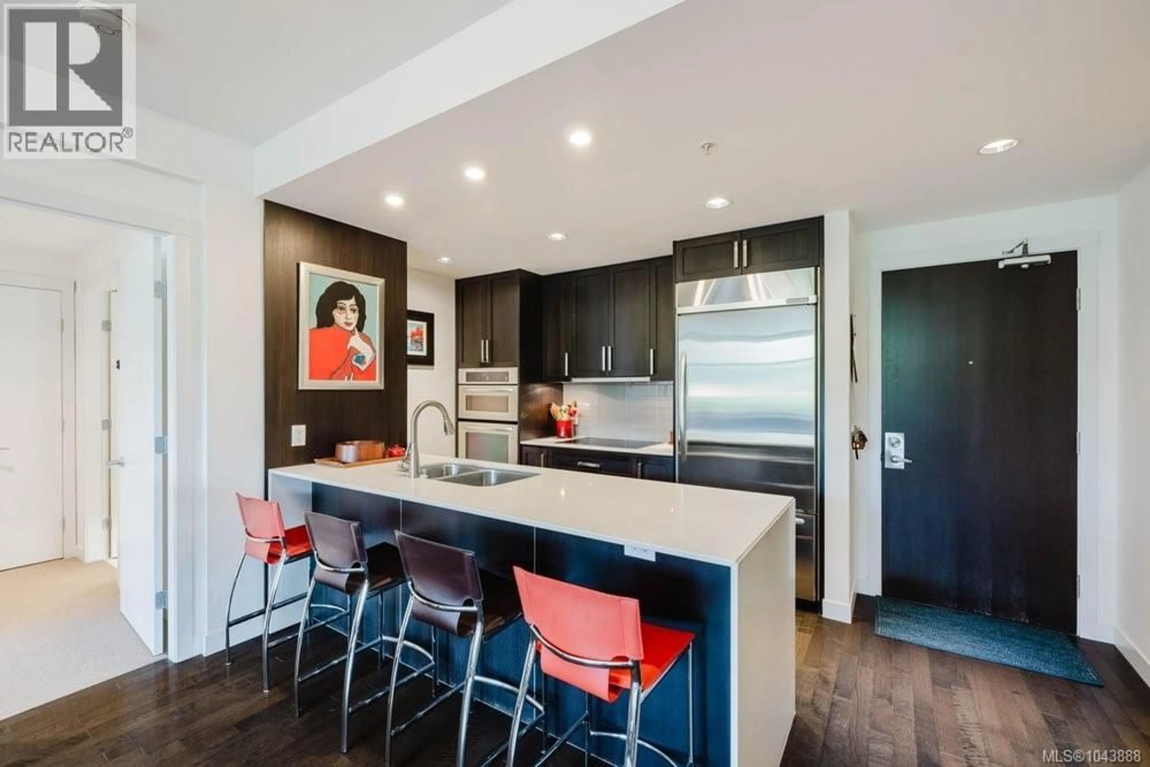 Contemporary kitchen, unknown for 214 - 999 BURDETT AVENUE, Victoria British Columbia V8S1G6
