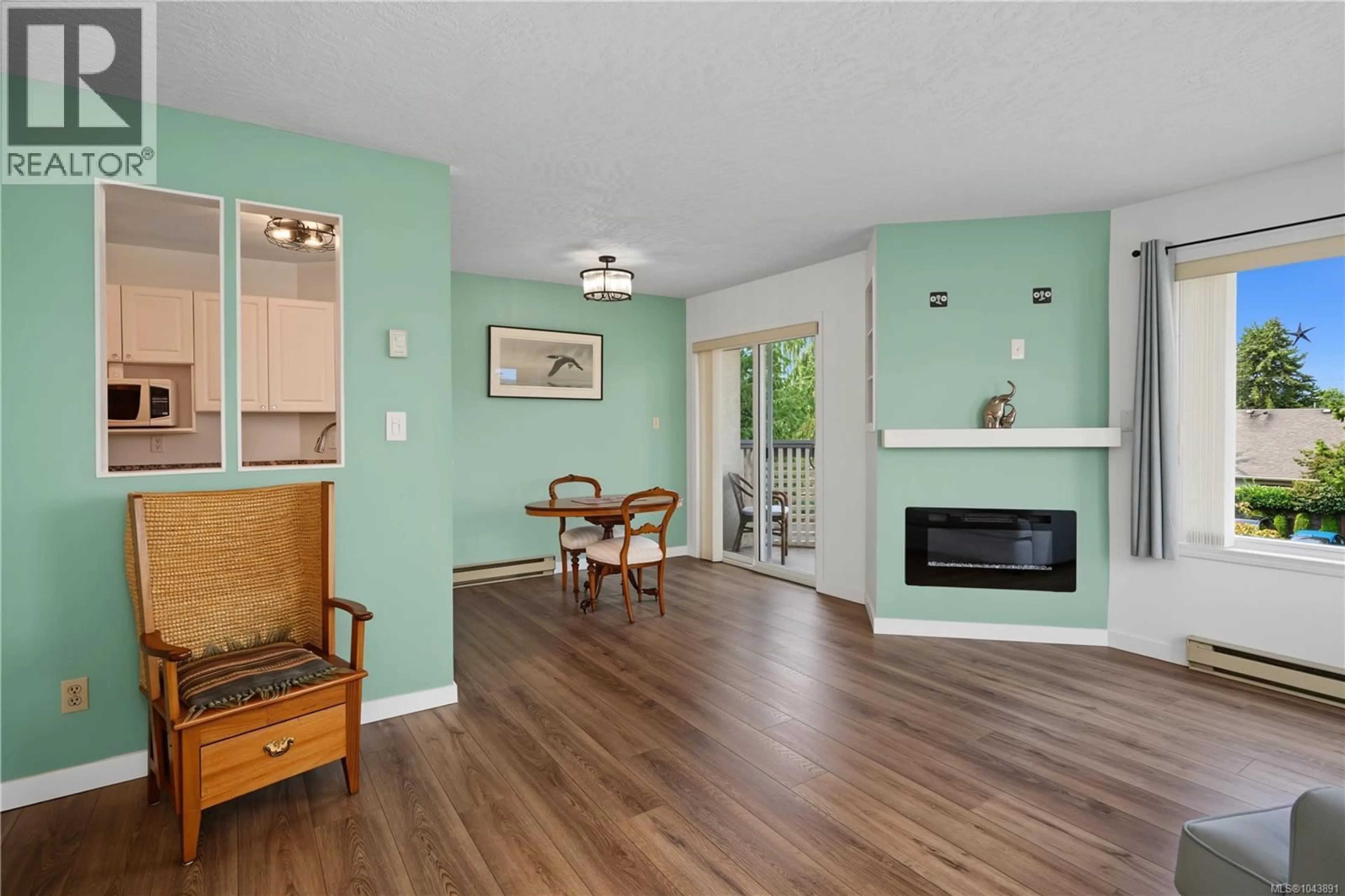 Living room with furniture, wood/laminate floor for 319 - 9882 FIFTH STREET, Sidney British Columbia V8L2X3