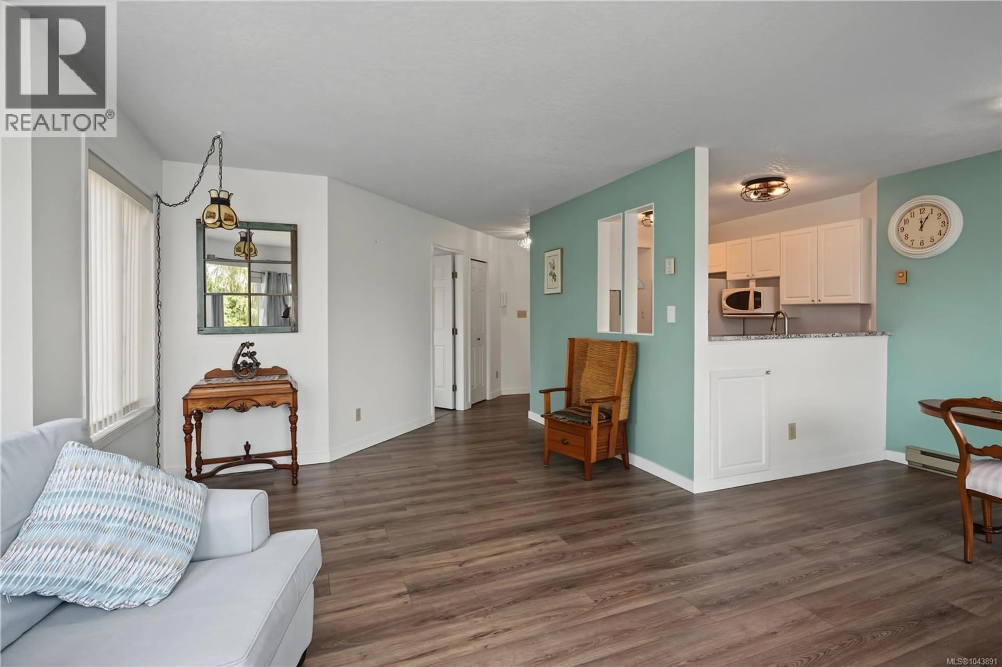Living room with furniture, wood/laminate floor for 319 - 9882 FIFTH STREET, Sidney British Columbia V8L2X3