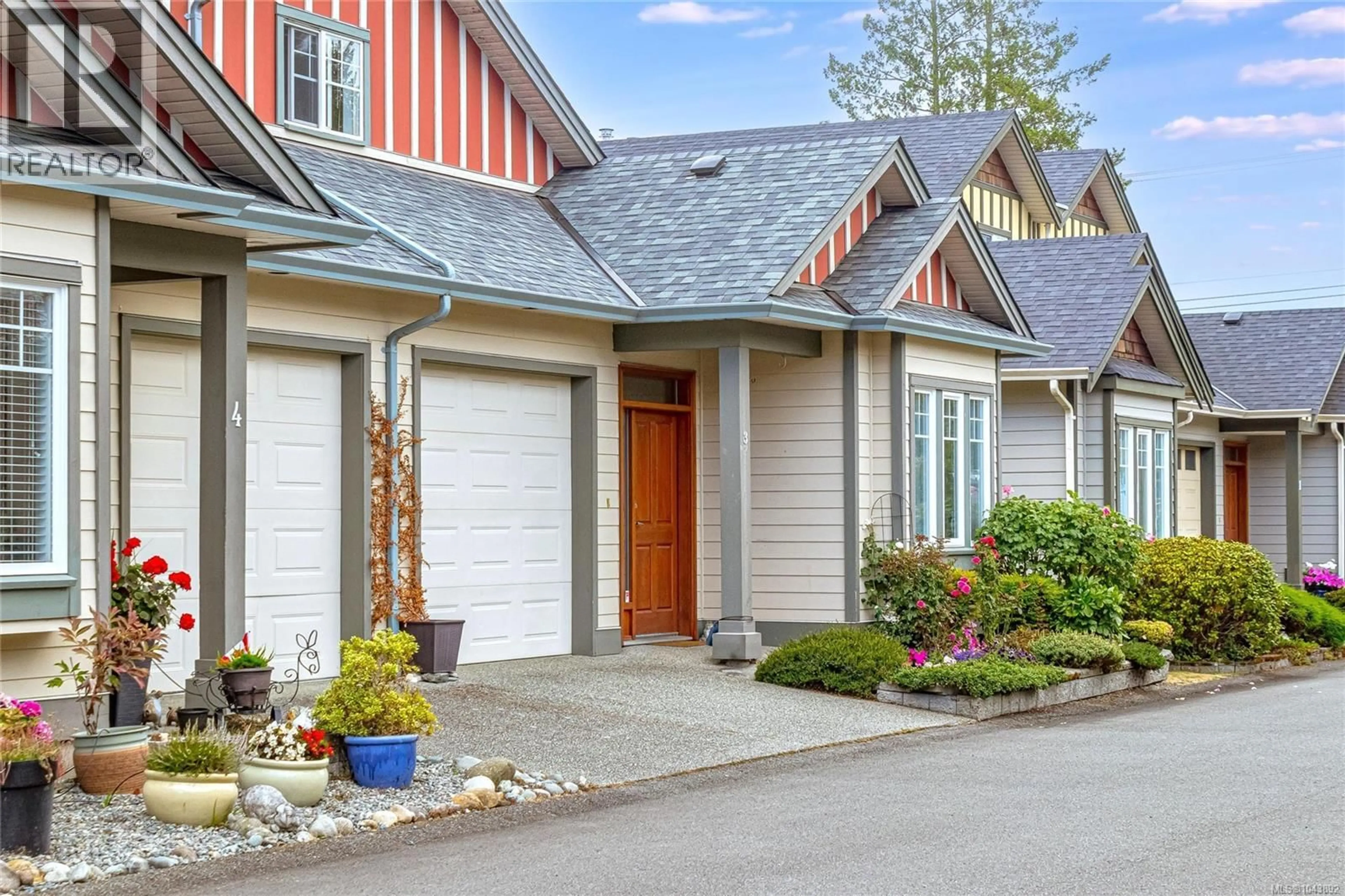 Home with vinyl exterior material, street for 3 - 131 MCKINSTRY ROAD, Duncan British Columbia V9L3X7