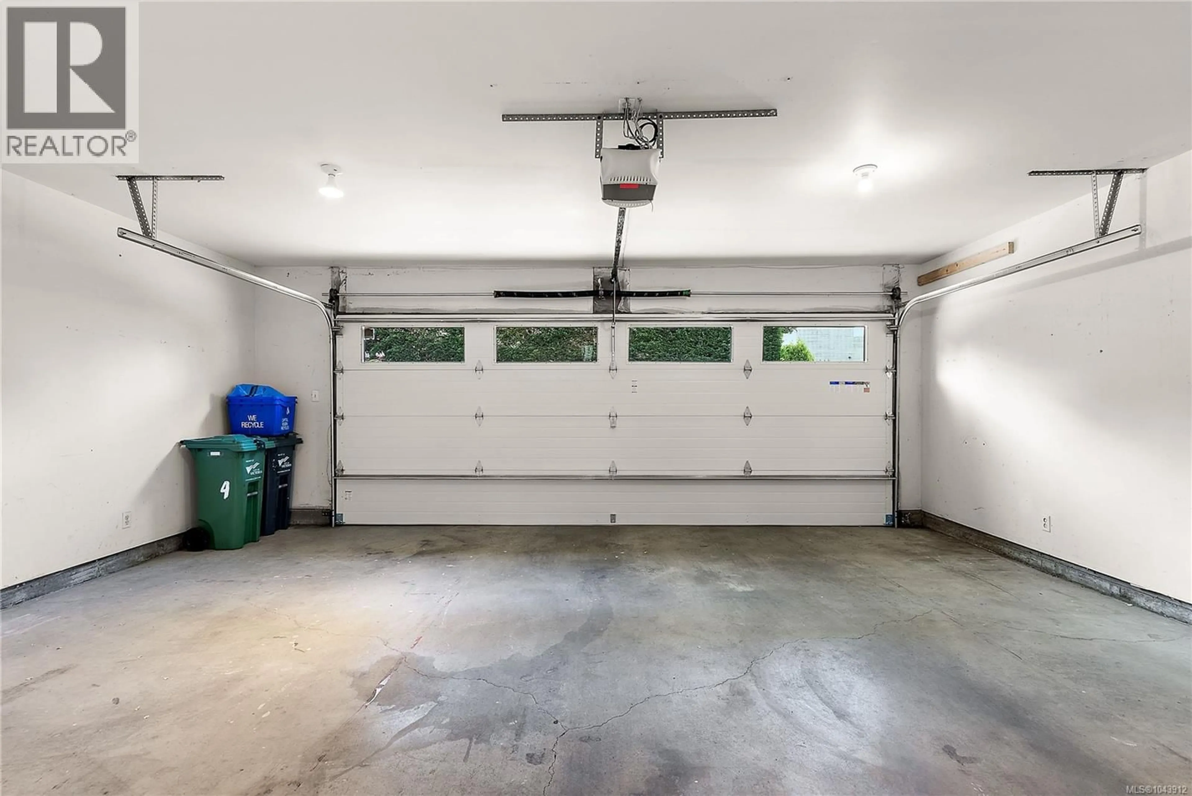 Indoor garage for 4 - 108 DALLAS ROAD, Victoria British Columbia V8V1A3