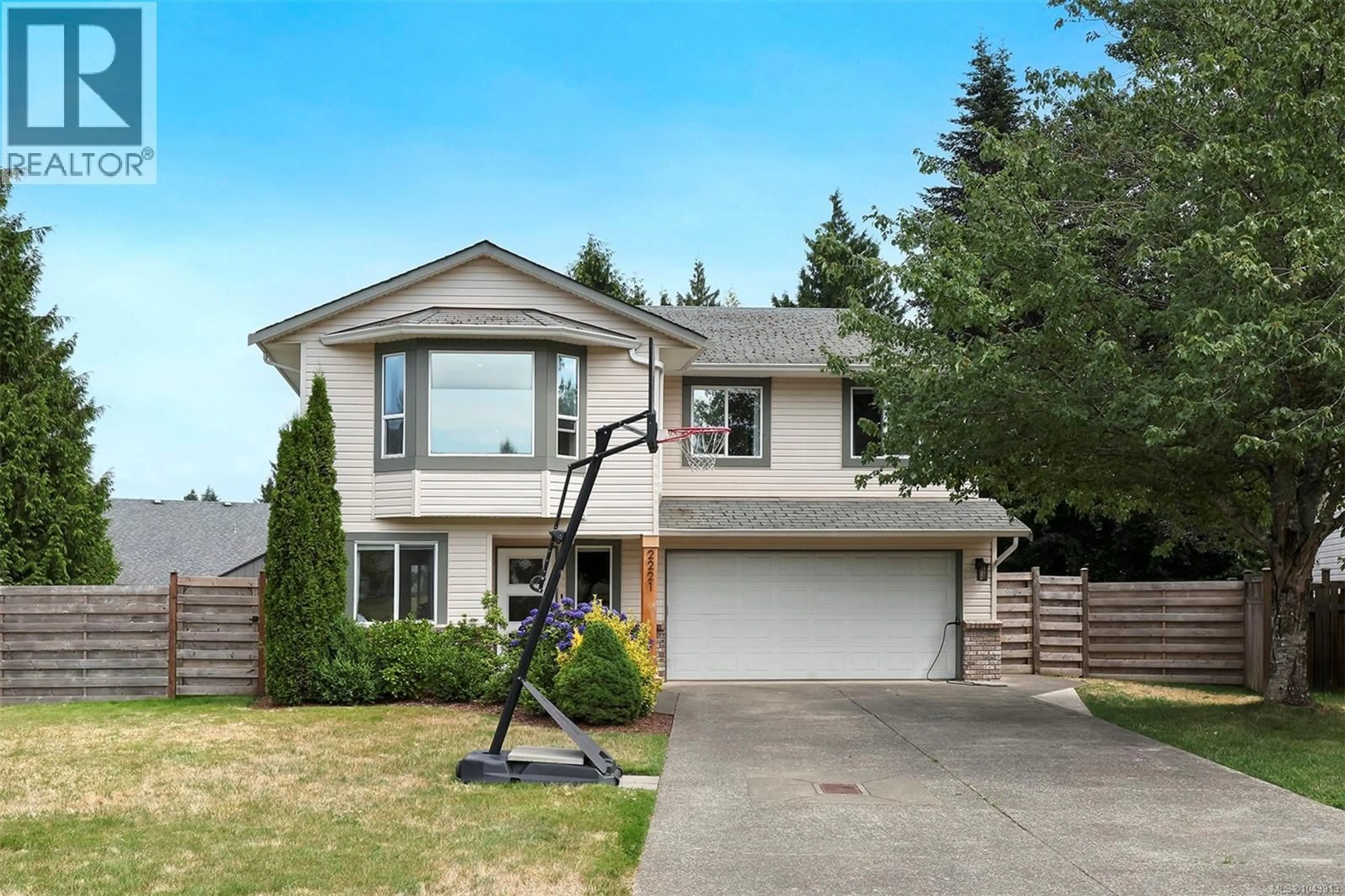 Home with vinyl exterior material, street for 2221 HERON CRESCENT, Comox British Columbia V9M3Y2