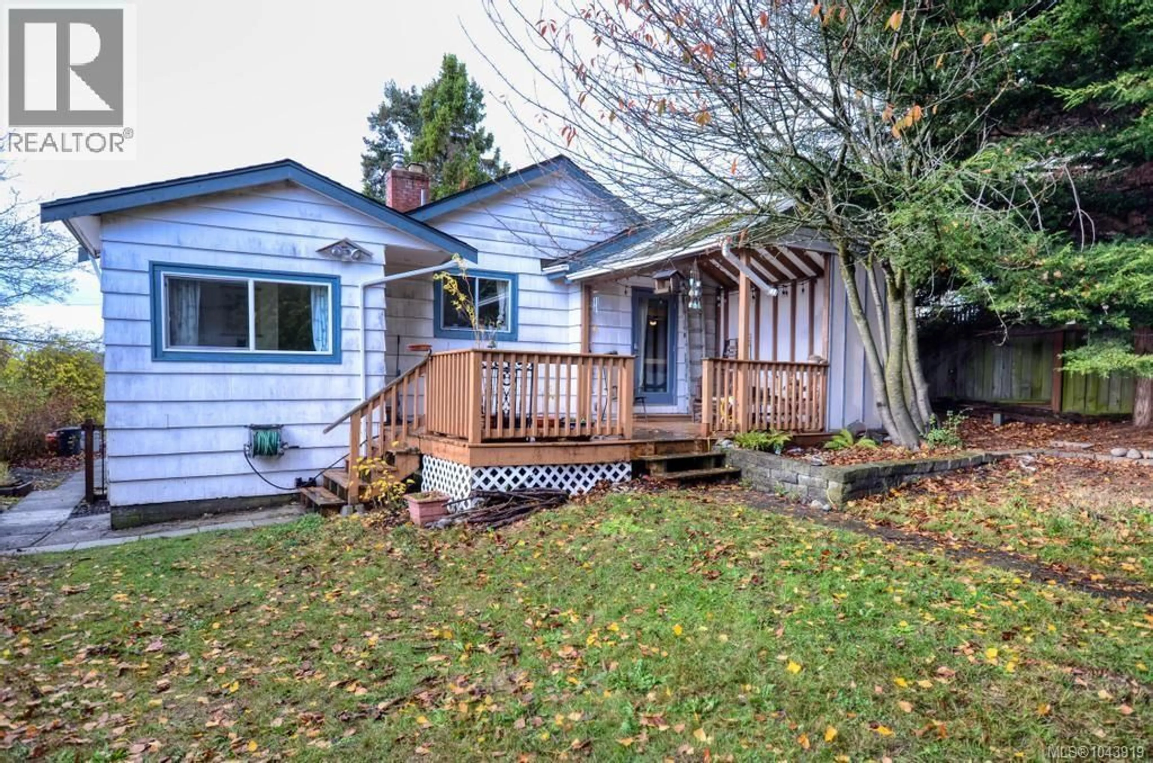 Home with vinyl exterior material, street for 871 FLEMING STREET, Esquimalt British Columbia V9A5V3