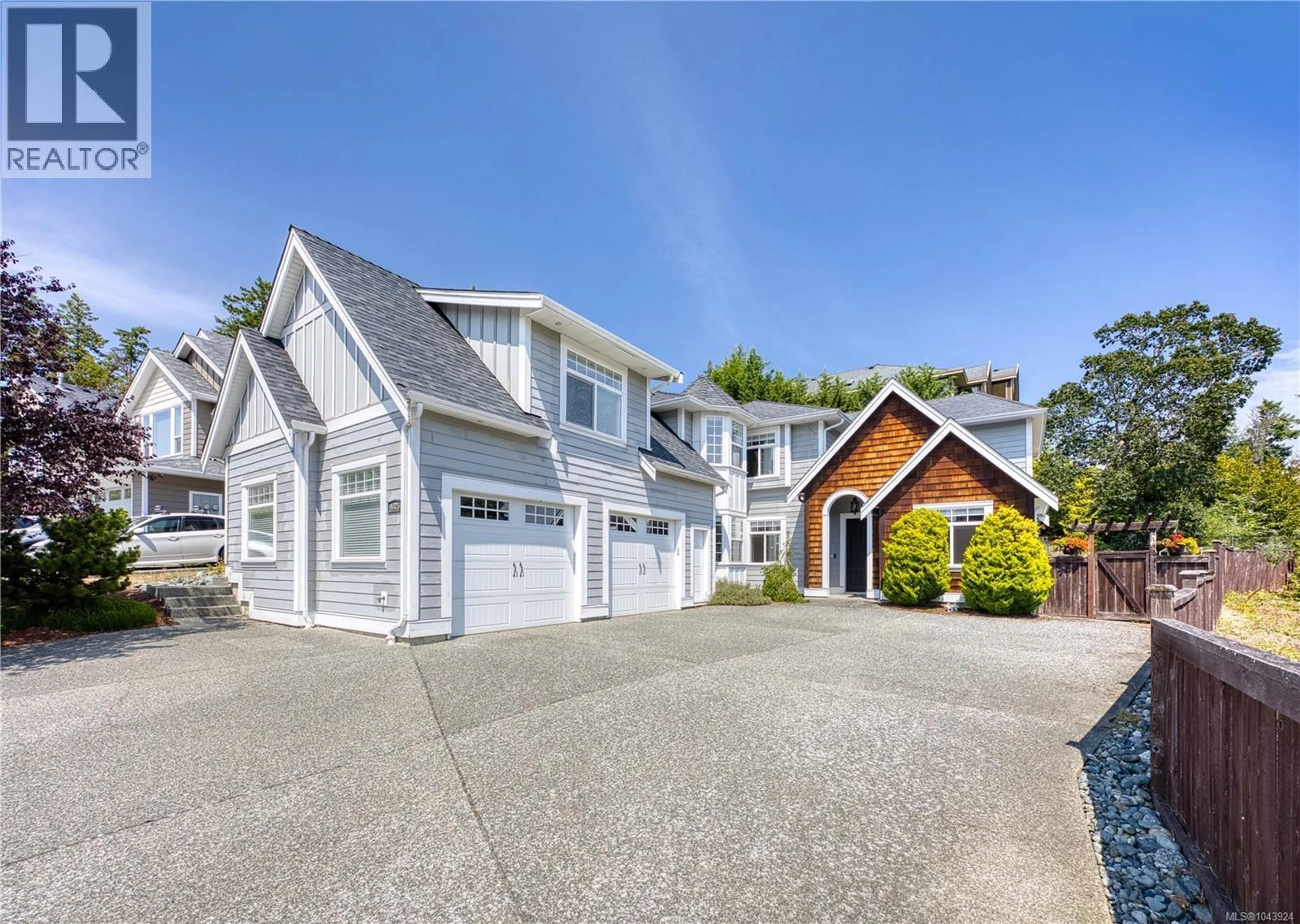 Home with vinyl exterior material, street for 4826 VISTA VIEW CRESCENT, Nanaimo British Columbia V9V1R3