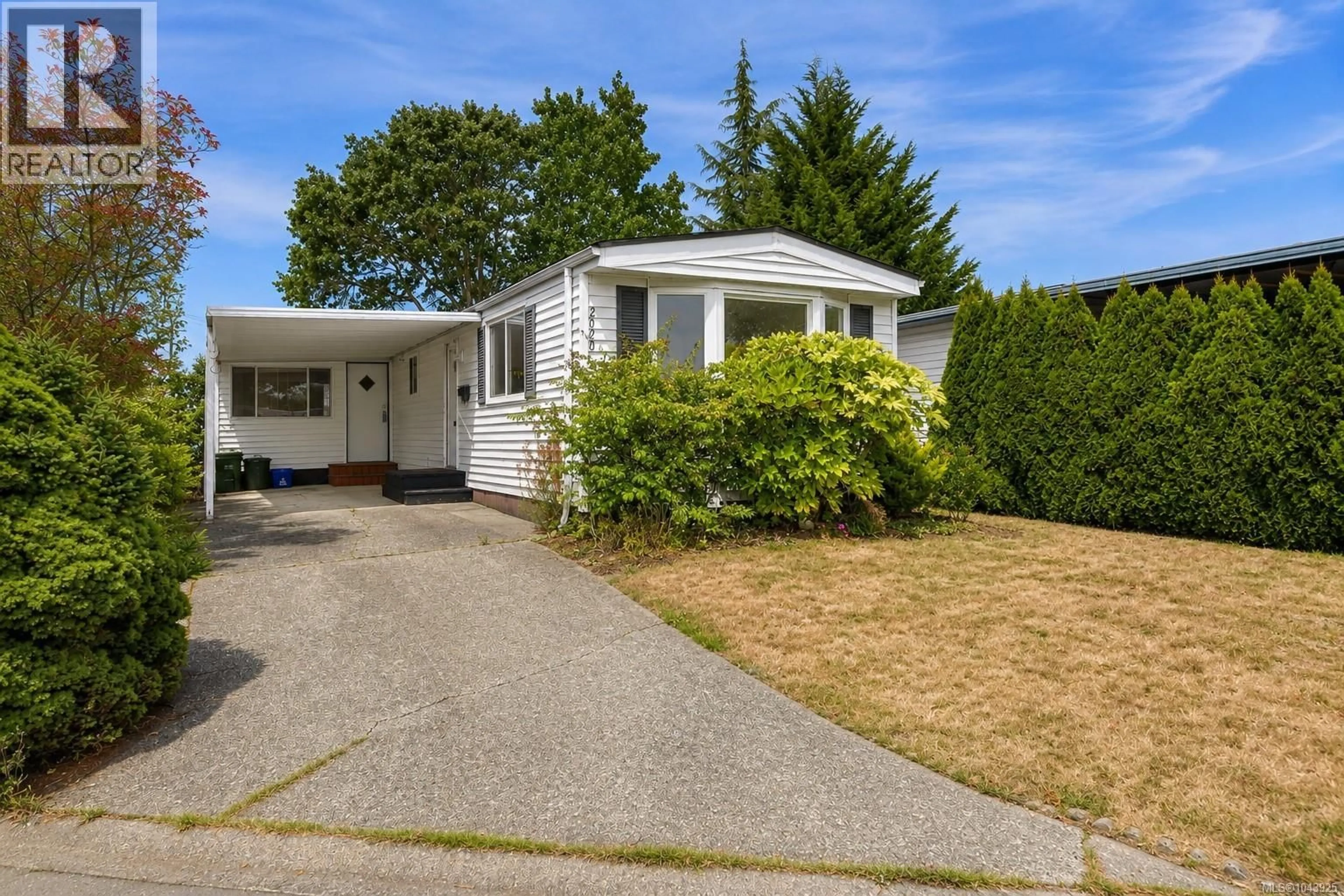 Home with vinyl exterior material, street for 2020 GATESIDE PLACE, Sidney British Columbia V8L4G2