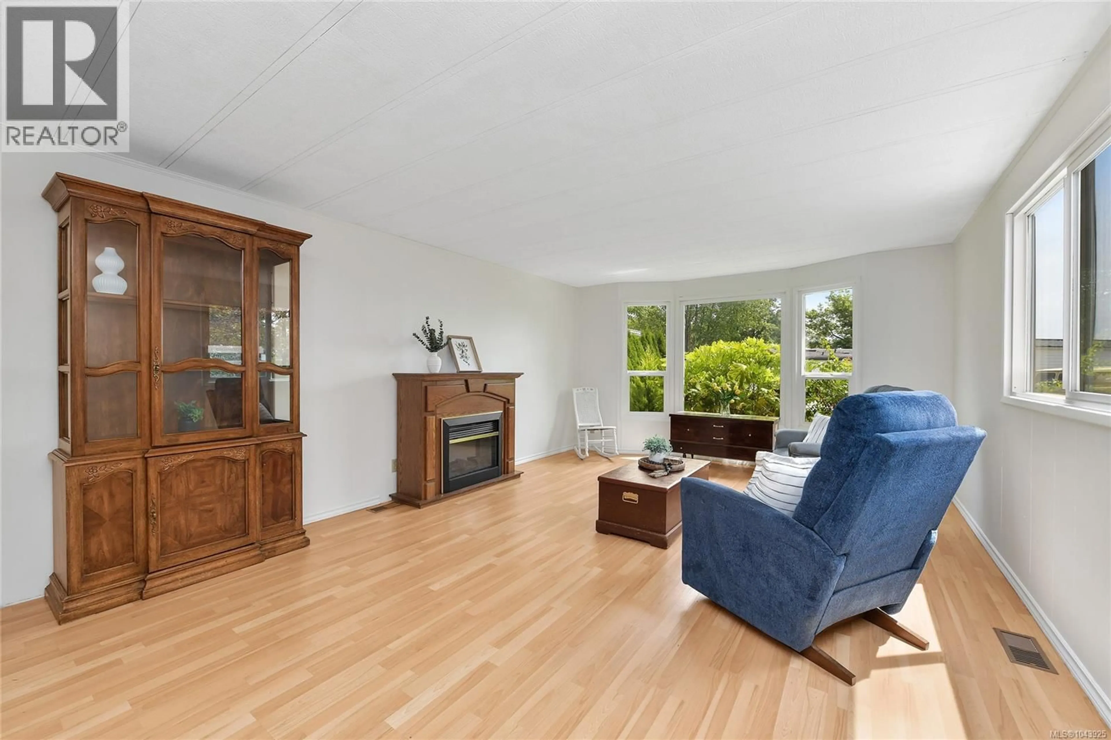 Living room with furniture, unknown for 2020 GATESIDE PLACE, Sidney British Columbia V8L4G2