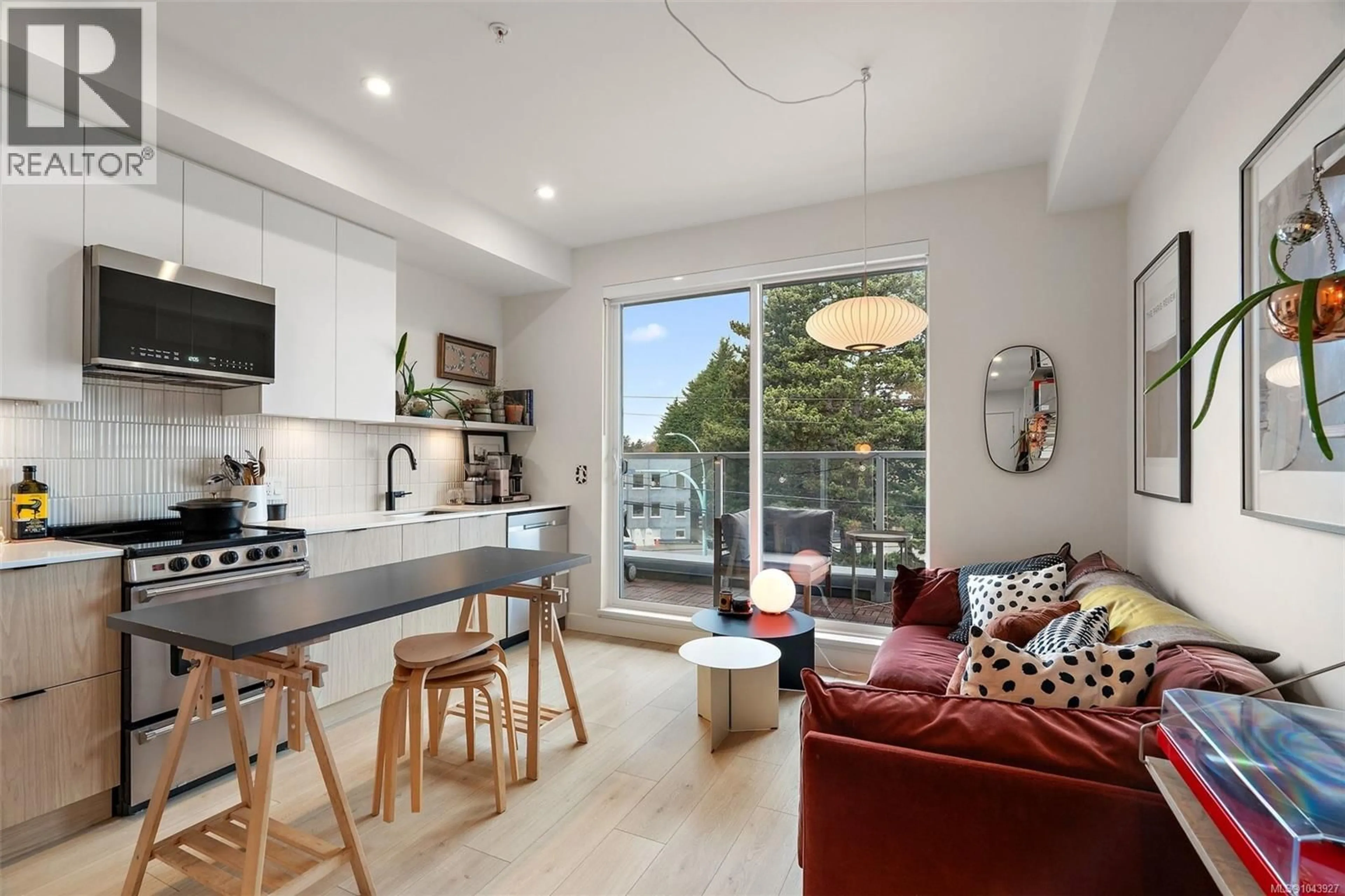Open concept kitchen, unknown for 306 - 1301 HILLSIDE AVENUE, Victoria British Columbia V8T0E3