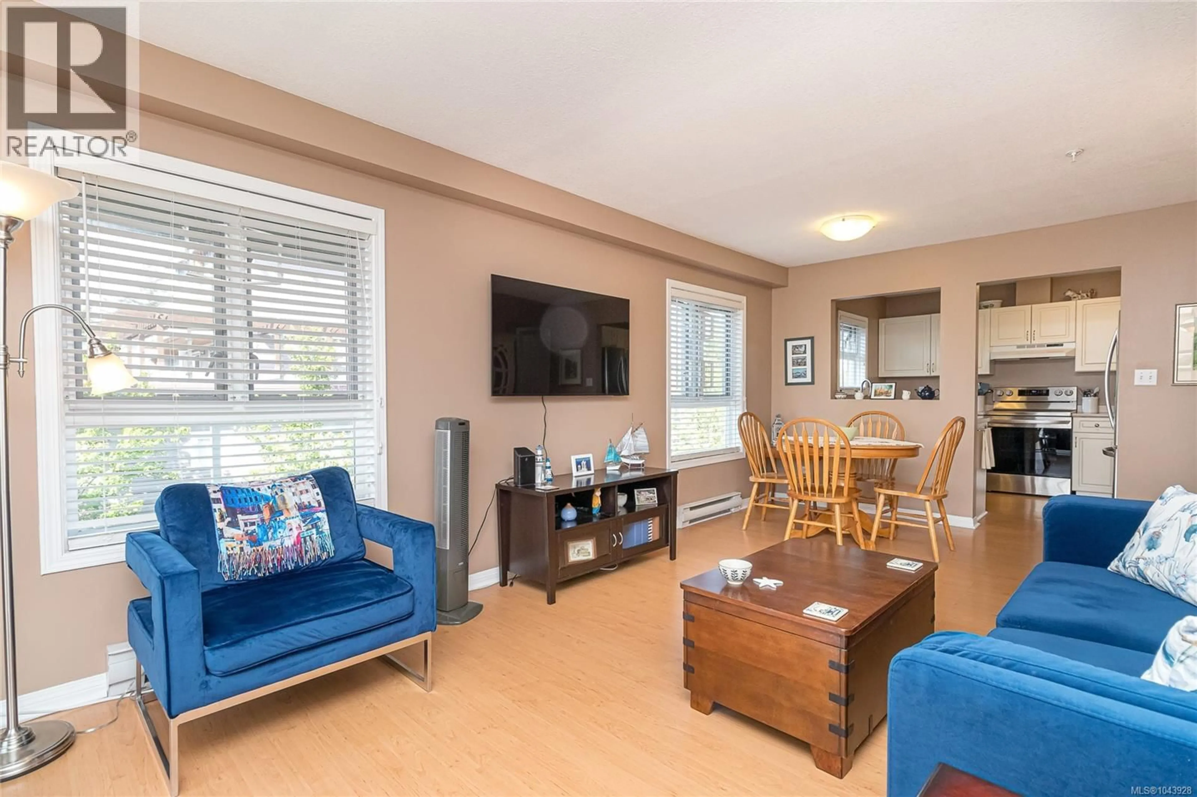 Living room with furniture, wood/laminate floor for 301 - 1536 HILLSIDE AVENUE, Victoria British Columbia V8T2C2