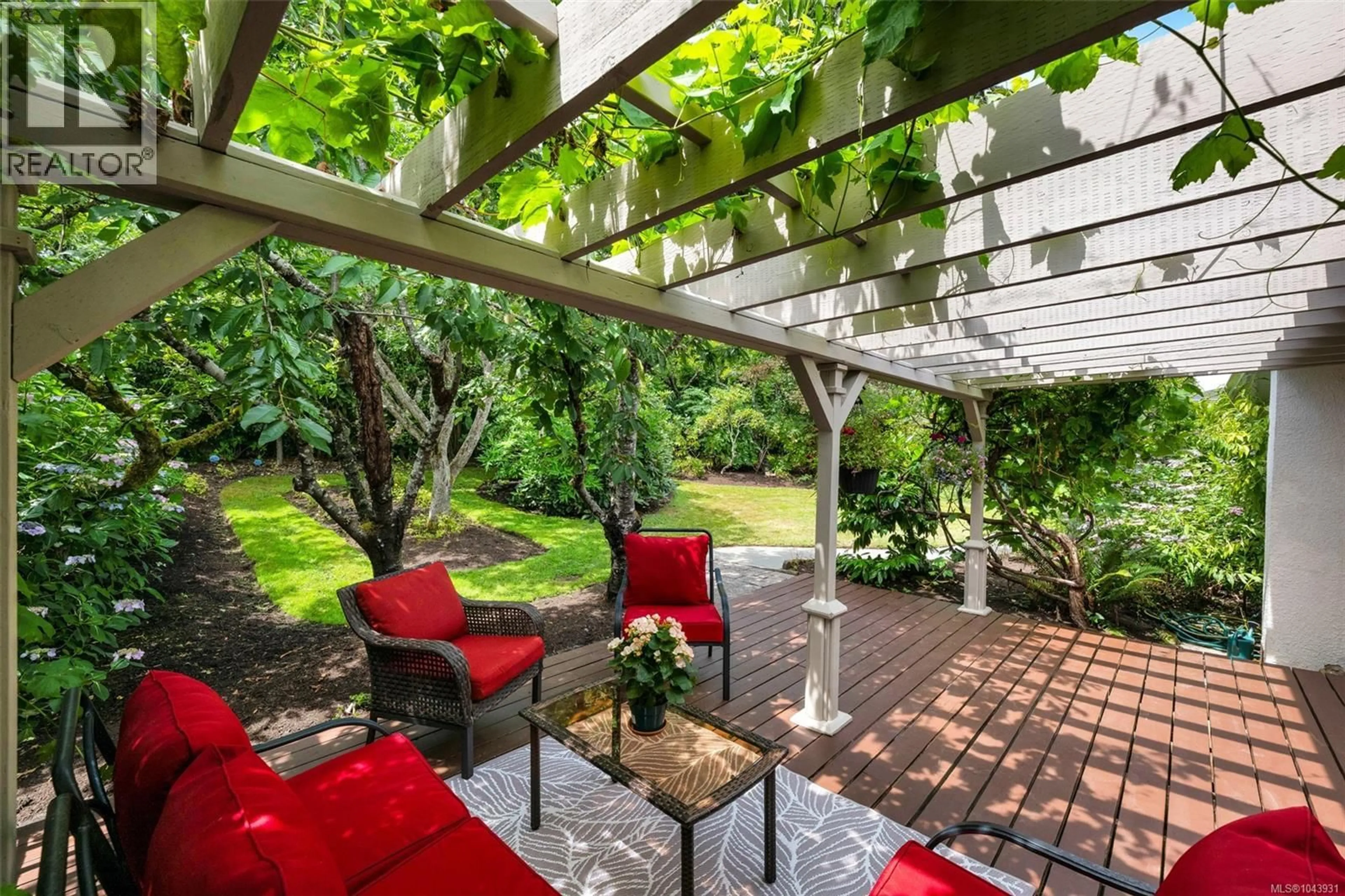 Patio, street for 4958 DEL MONTE AVENUE, Saanich British Columbia V8Y3A2