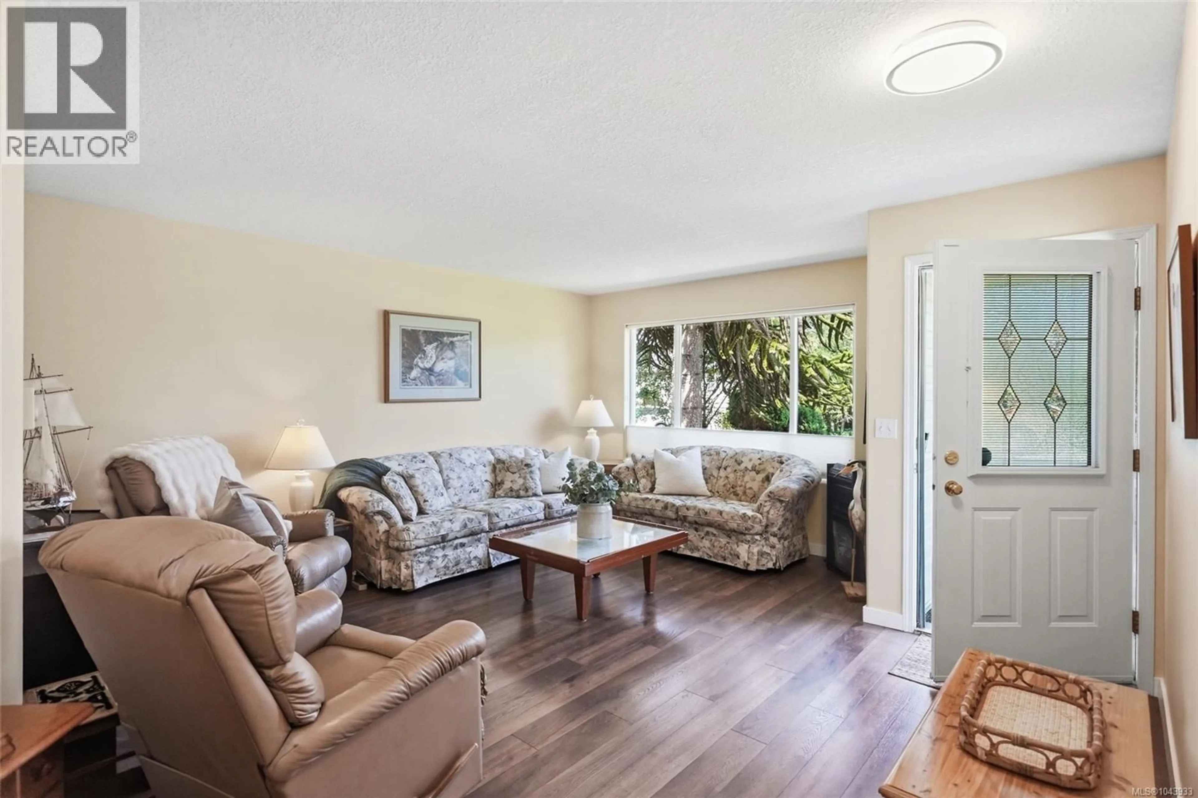 Living room with furniture, unknown for 403 WATFIELD AVENUE, Nanaimo British Columbia V9R3P6