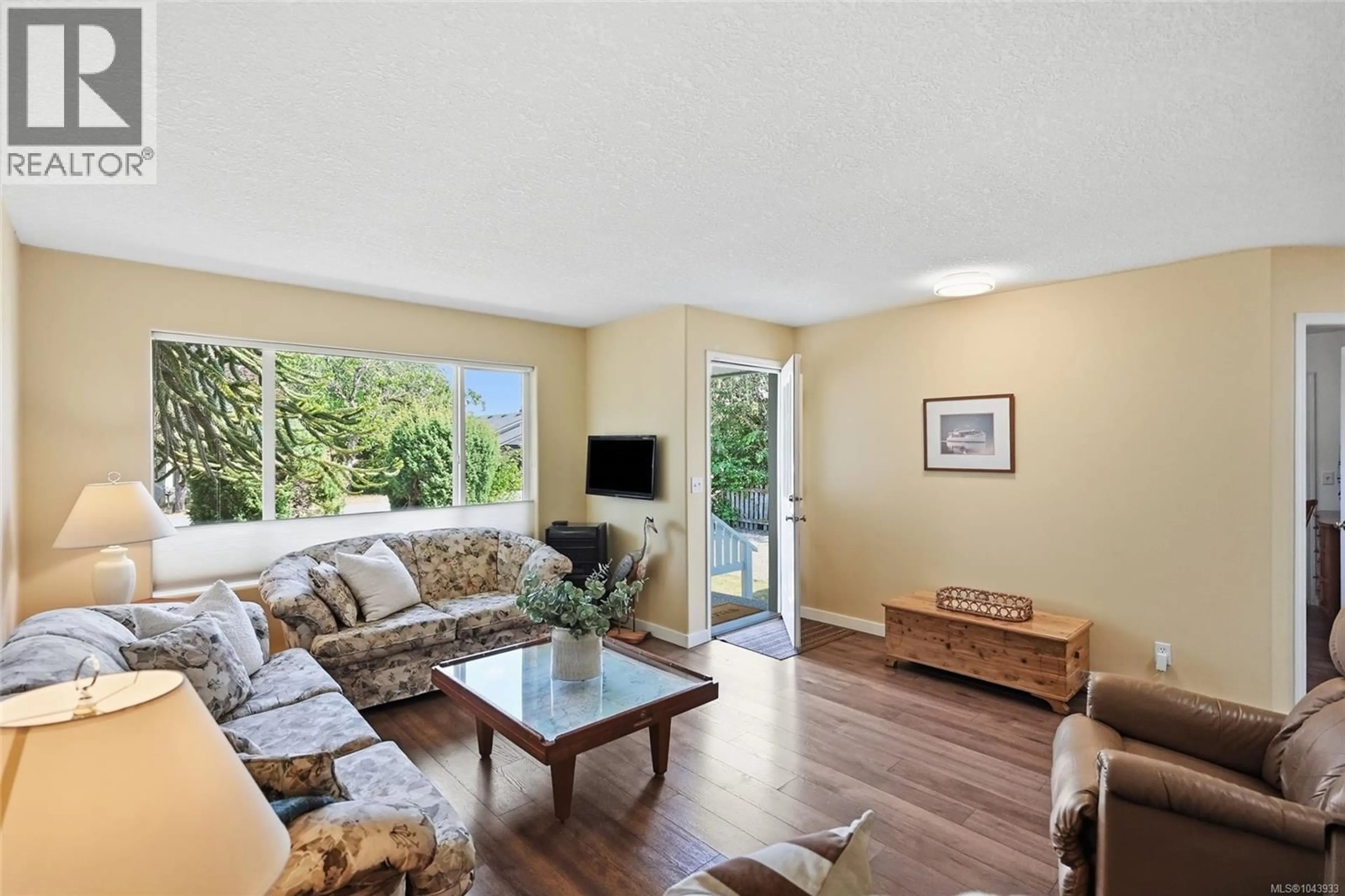 Living room with furniture, unknown for 403 WATFIELD AVENUE, Nanaimo British Columbia V9R3P6