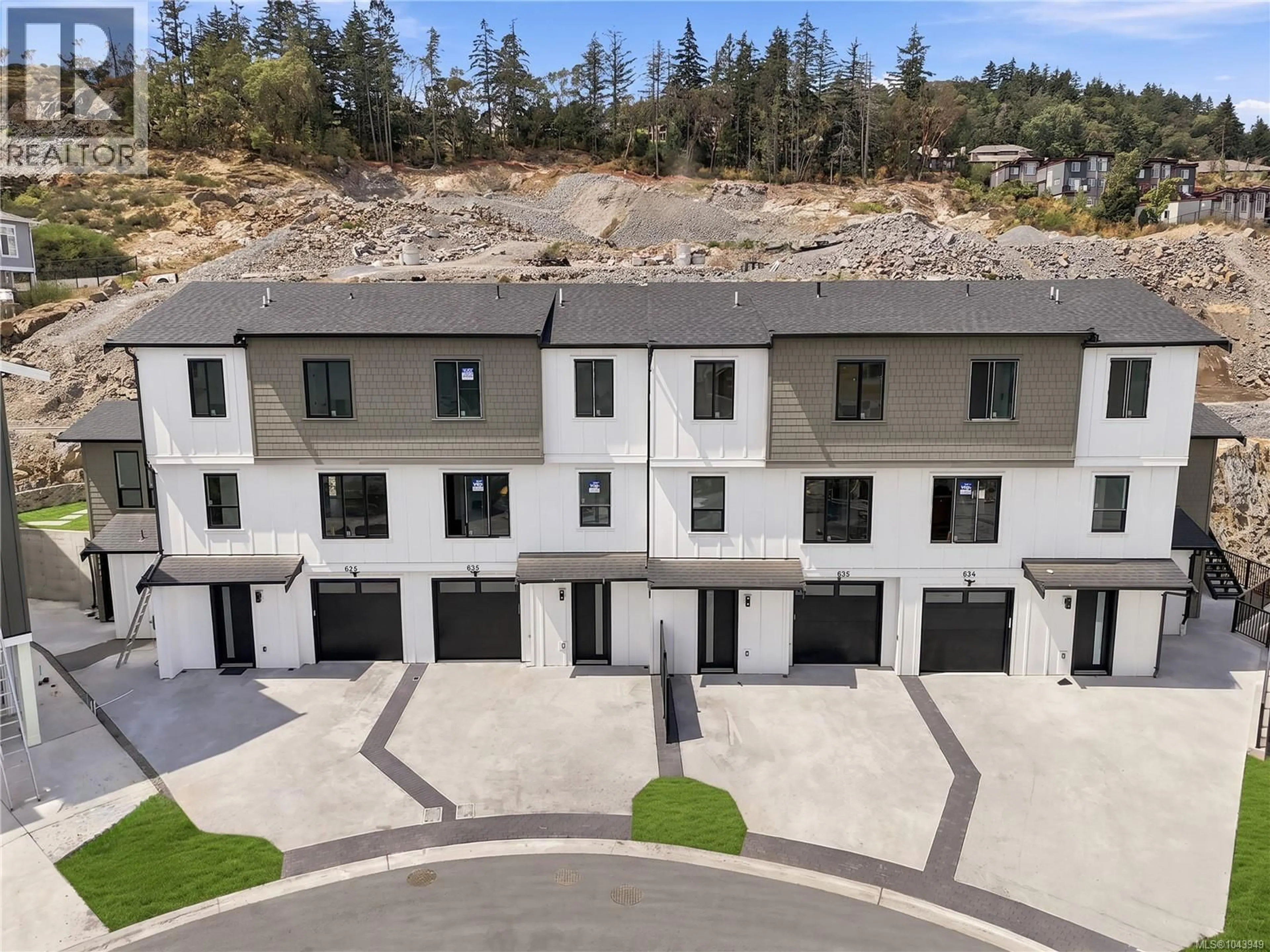 A pic from outside/outdoor area/front of a property/back of a property/a pic from drone, unknown for 838 BLACKBIRD PLACE, Langford British Columbia V9B6H4