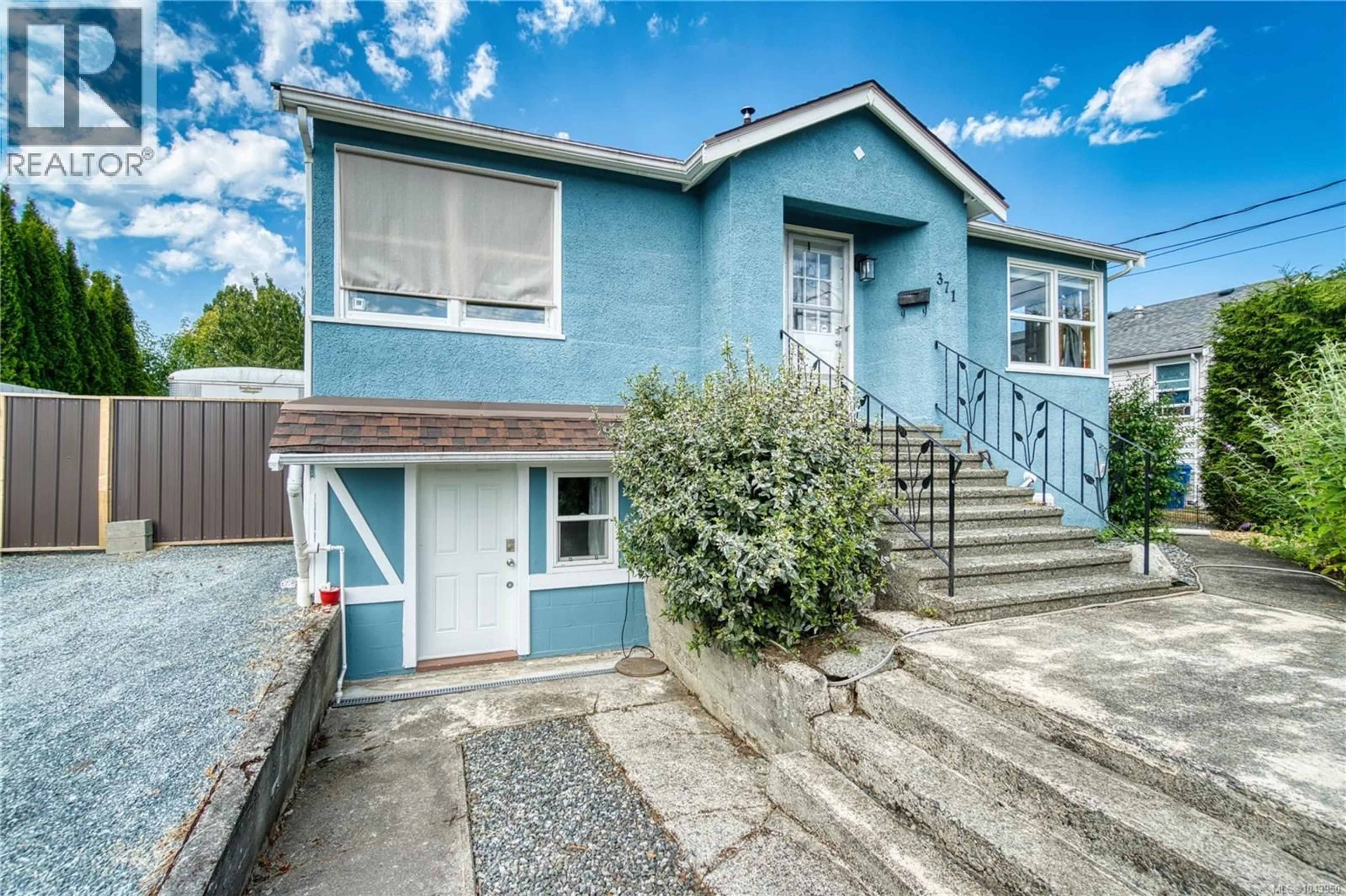 Home with vinyl exterior material, street for 371 BRUCE AVENUE, Nanaimo British Columbia V9R3Y2