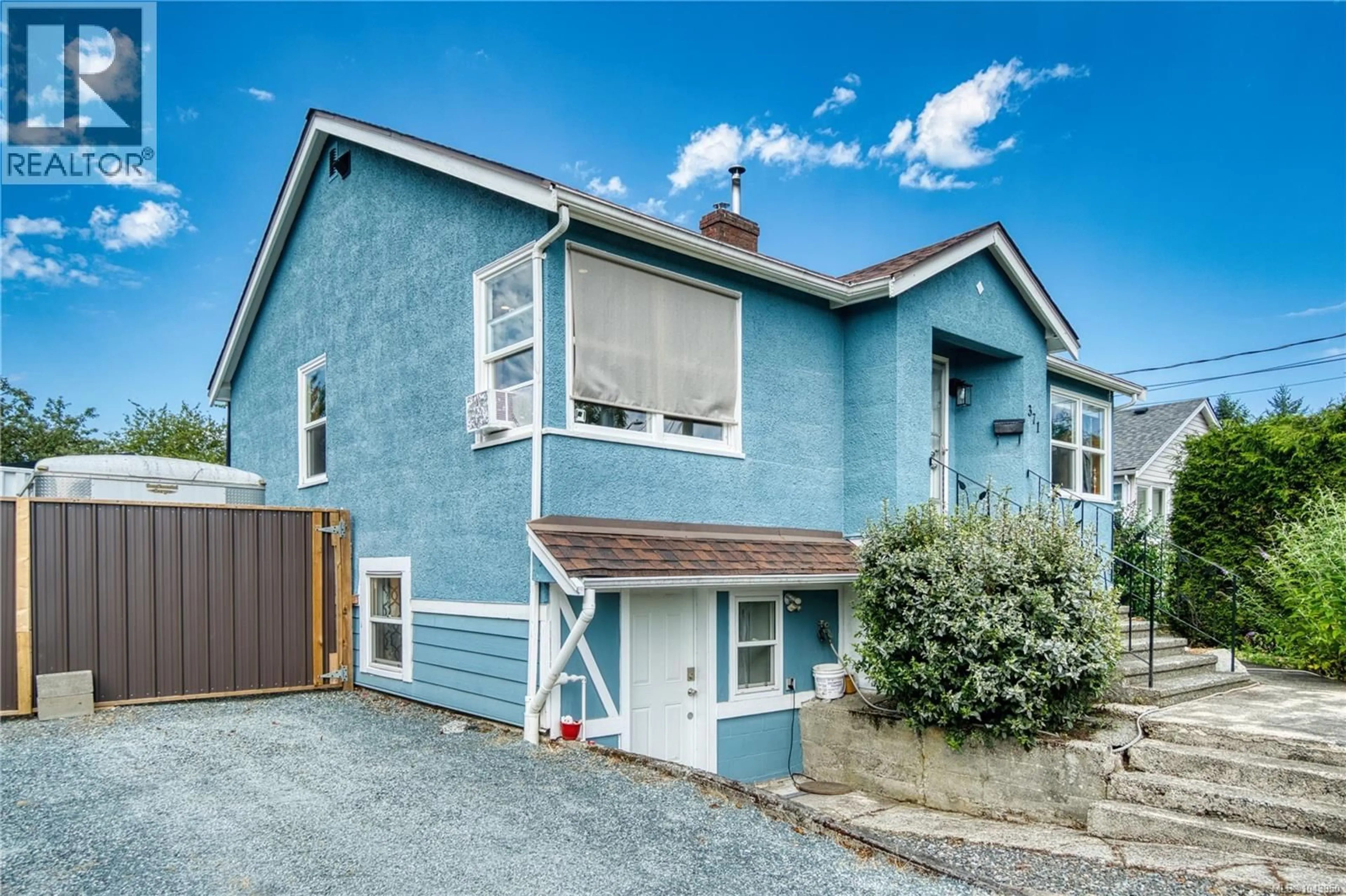 Home with vinyl exterior material, street for 371 BRUCE AVENUE, Nanaimo British Columbia V9R3Y2