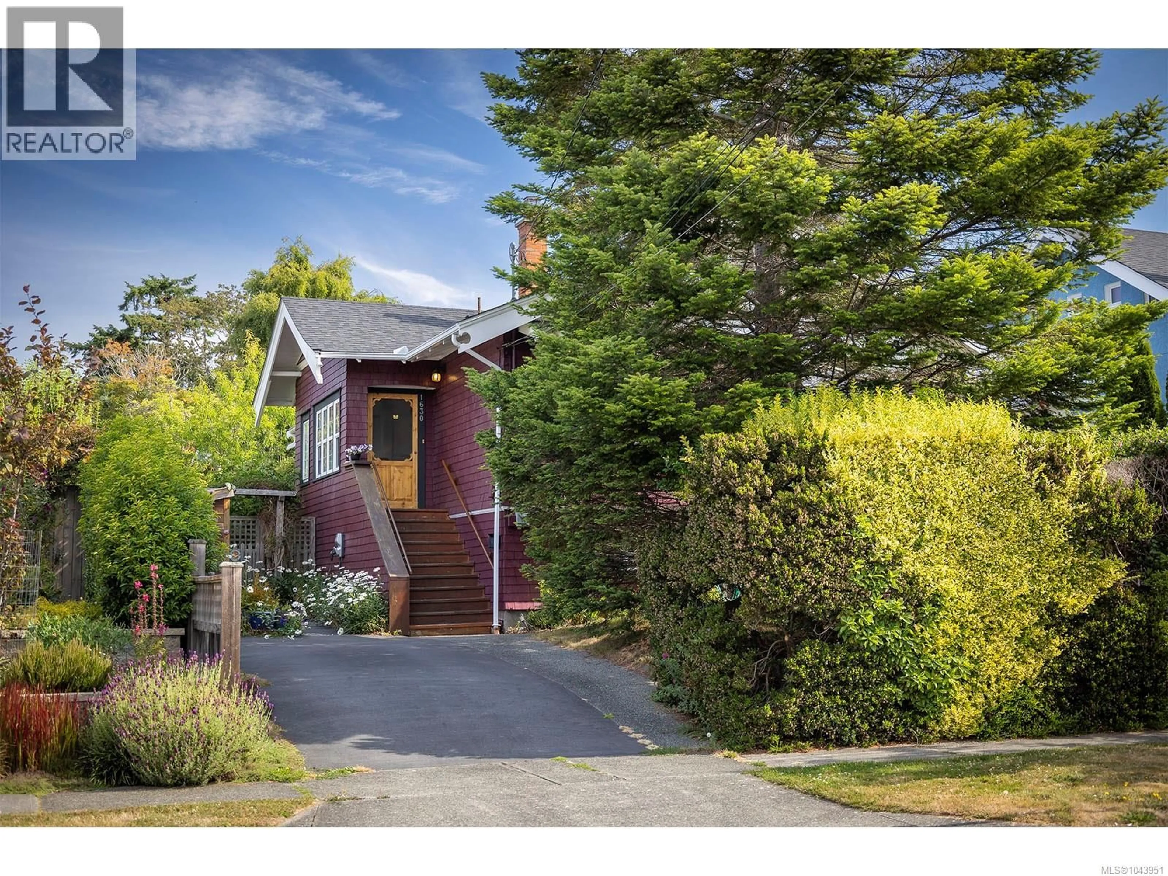 Unknown for 1630 PINEWOOD AVENUE, Victoria British Columbia V8S1K7