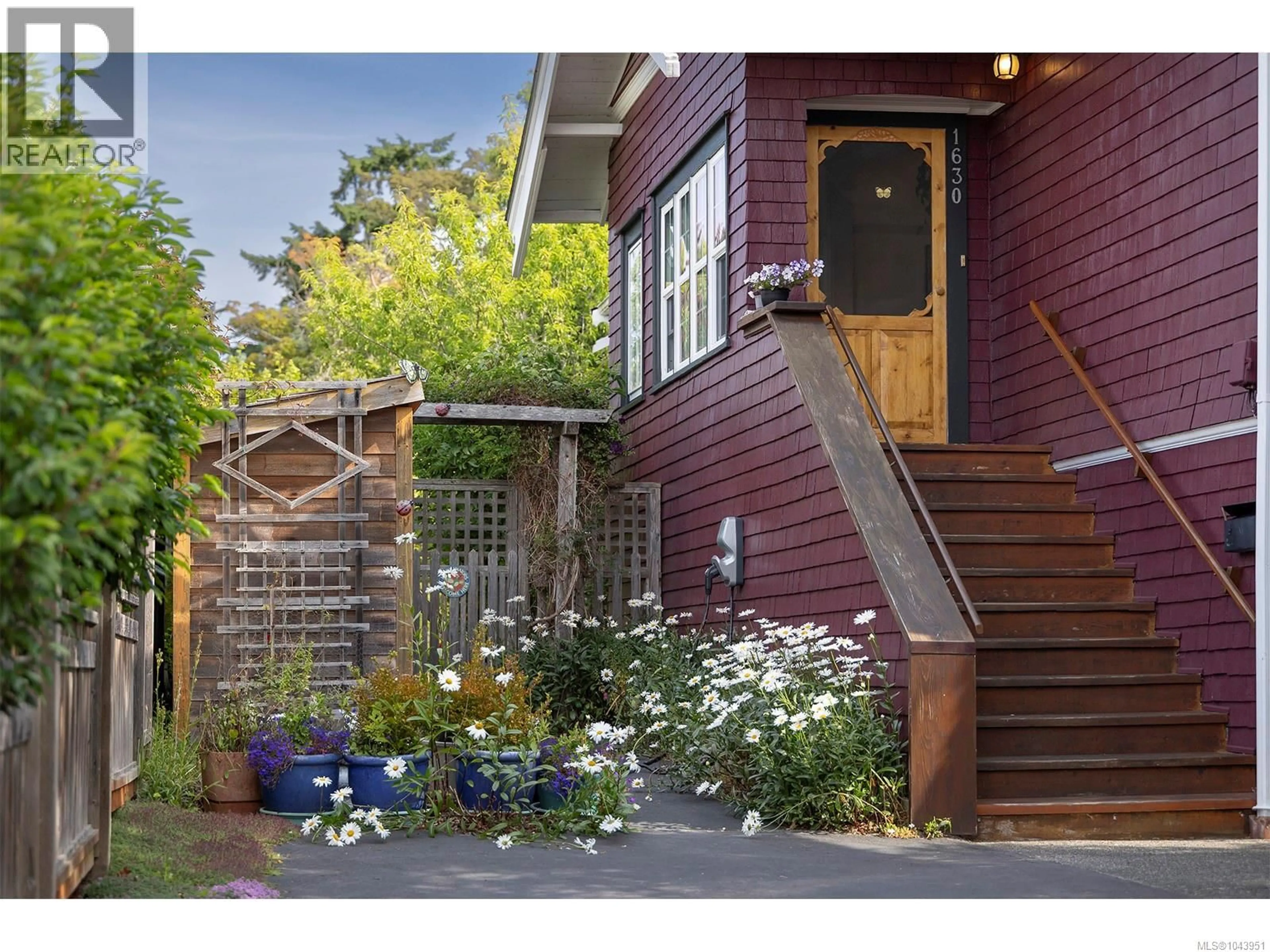 Unknown for 1630 PINEWOOD AVENUE, Victoria British Columbia V8S1K7