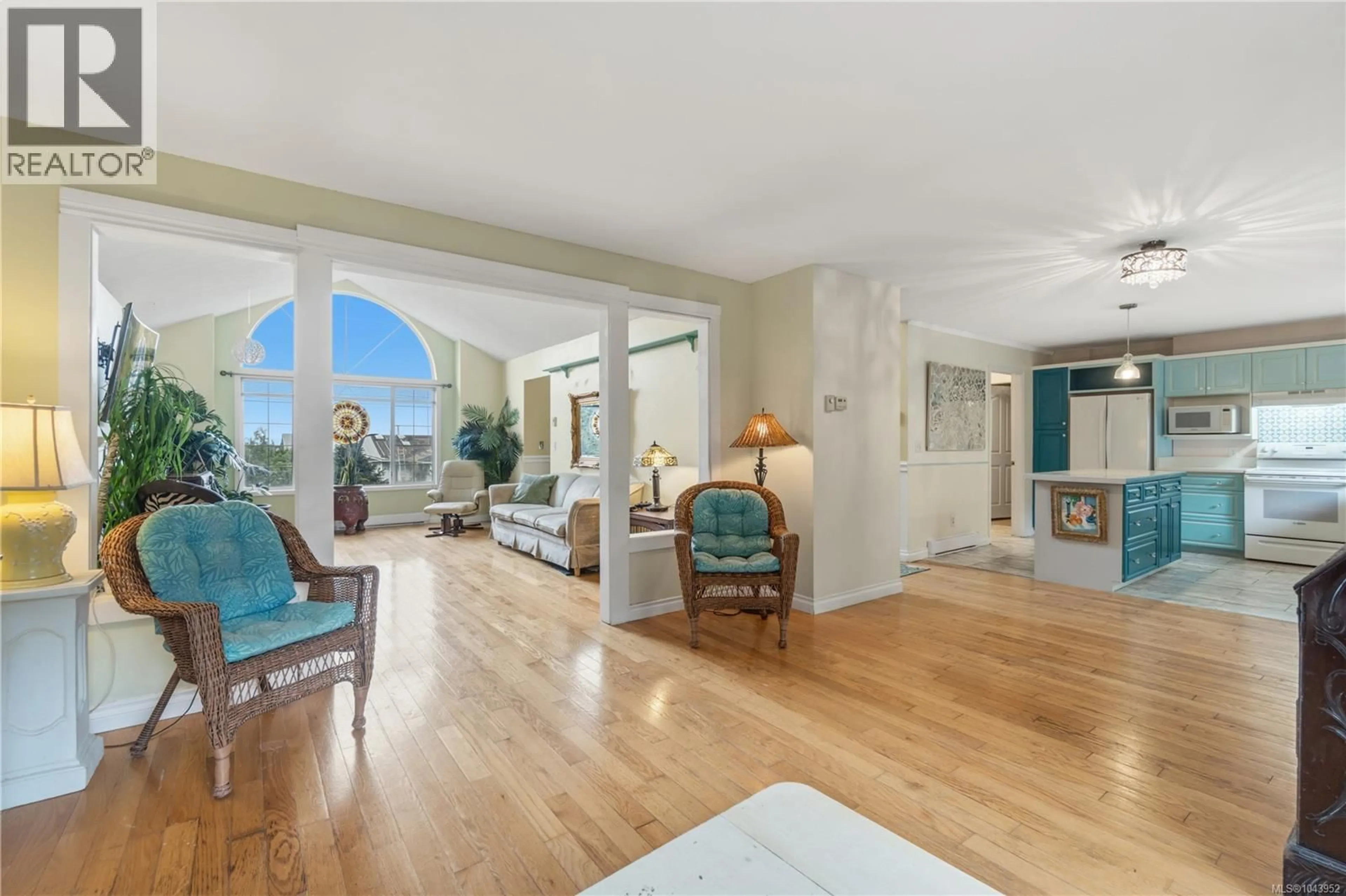 Living room with furniture, unknown for 120 HORNBY PLACE, Qualicum Beach British Columbia V9K1R6