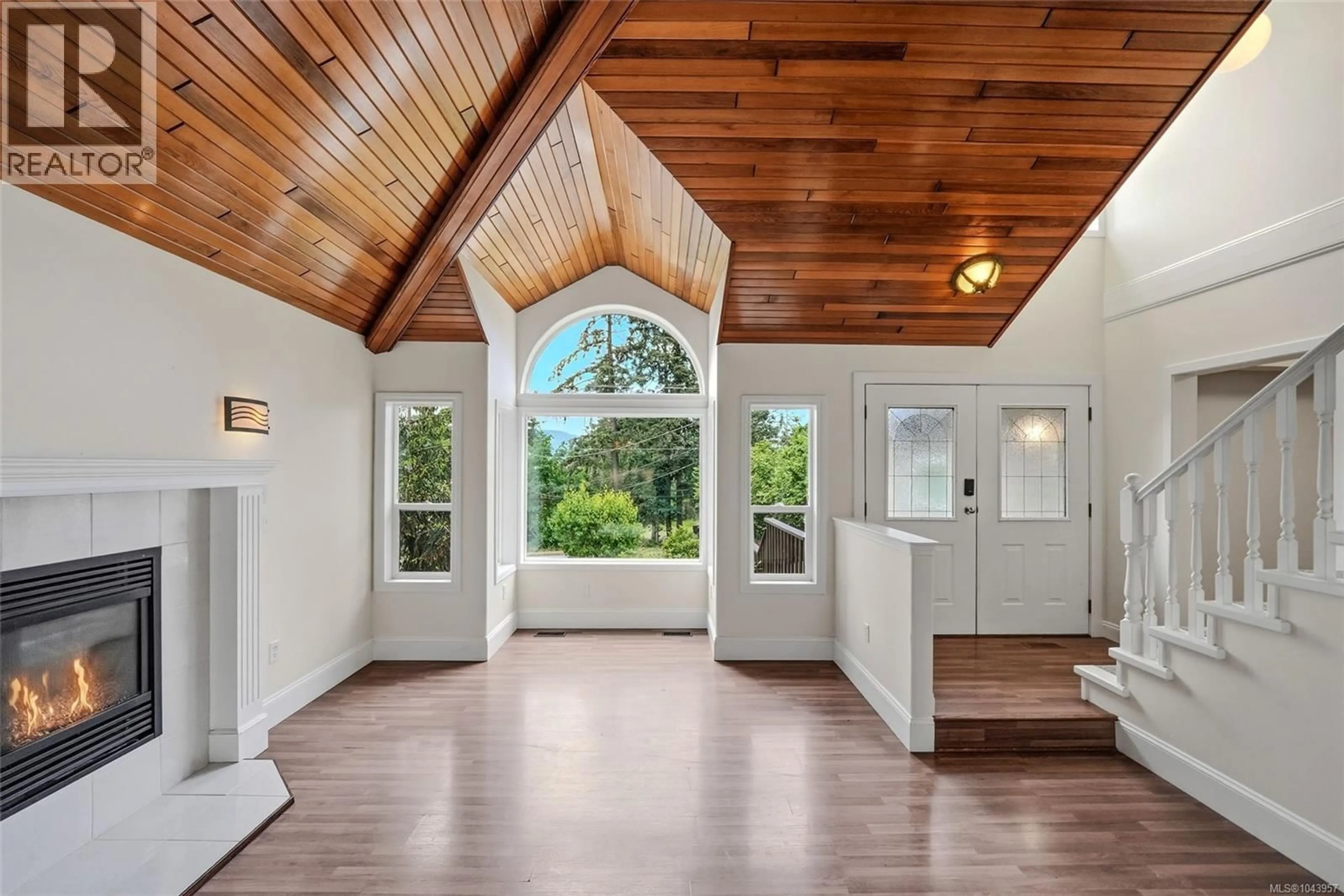 Indoor foyer for 1688 MAPLE BAY ROAD, Duncan British Columbia V9L5N7