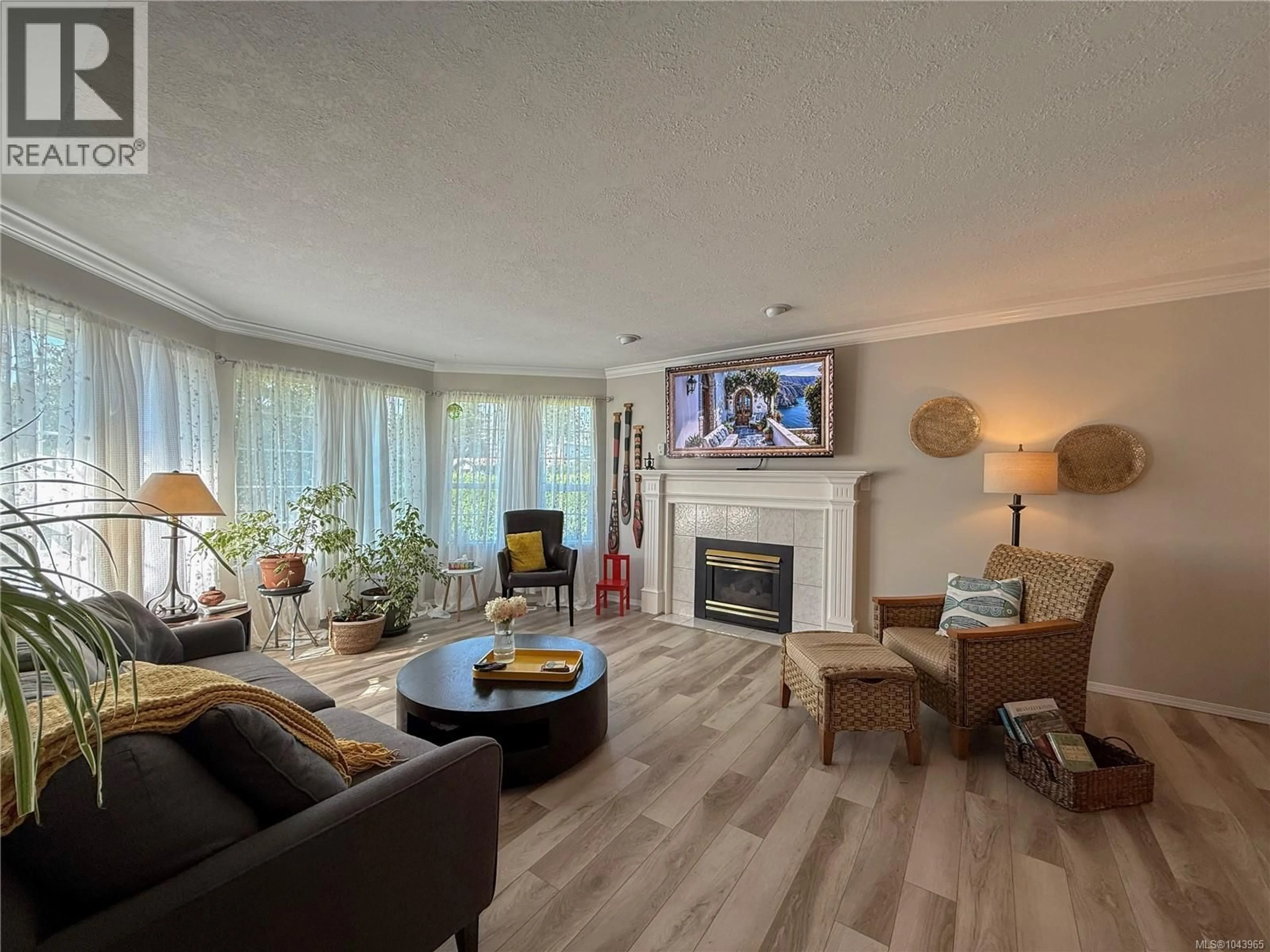 Living room with furniture, unknown for 688 ALBATROSS CRESCENT, Campbell River British Columbia V9W6Z9