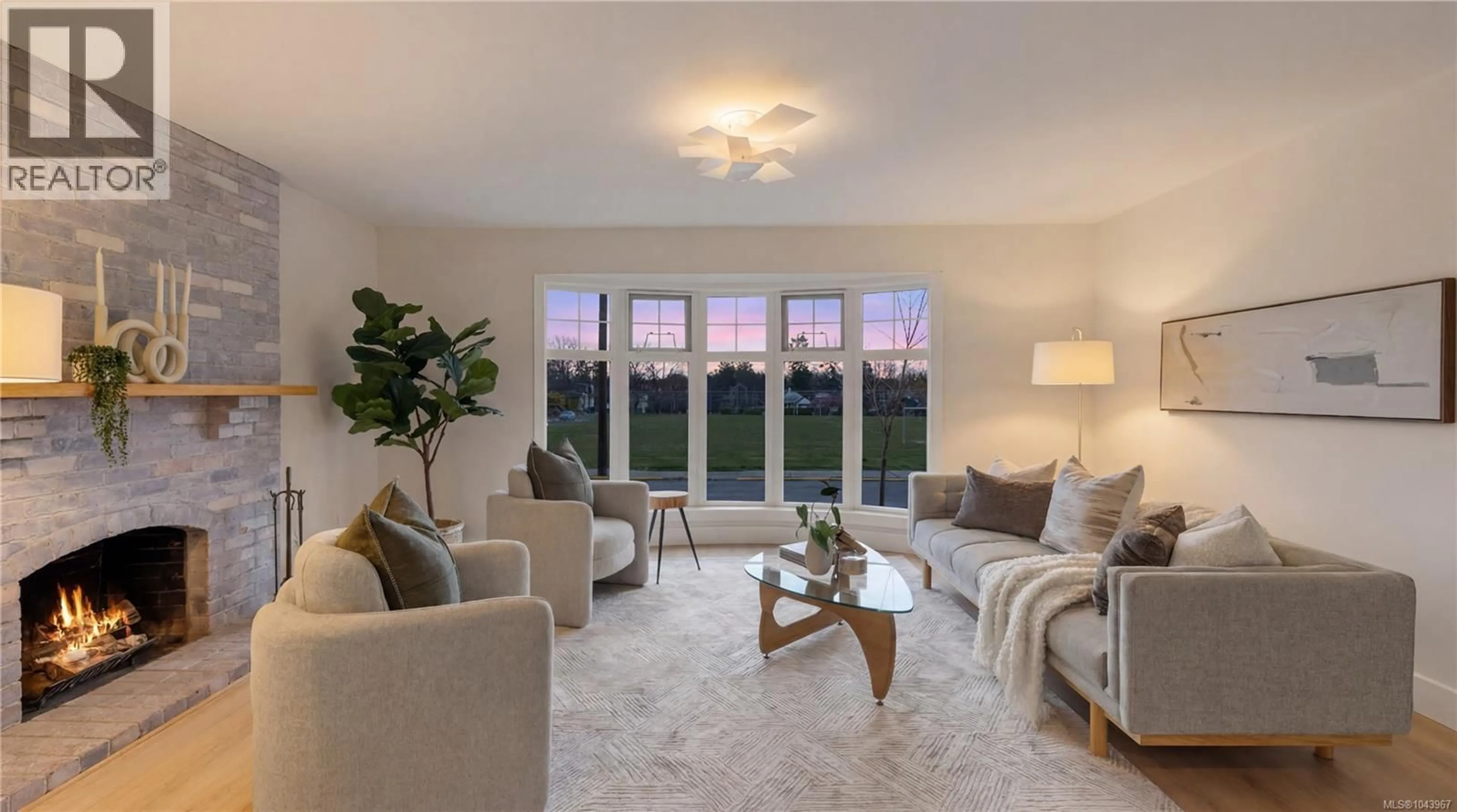 Living room with furniture, unknown for 916 MONTEREY AVENUE, Oak Bay British Columbia V8S4A2