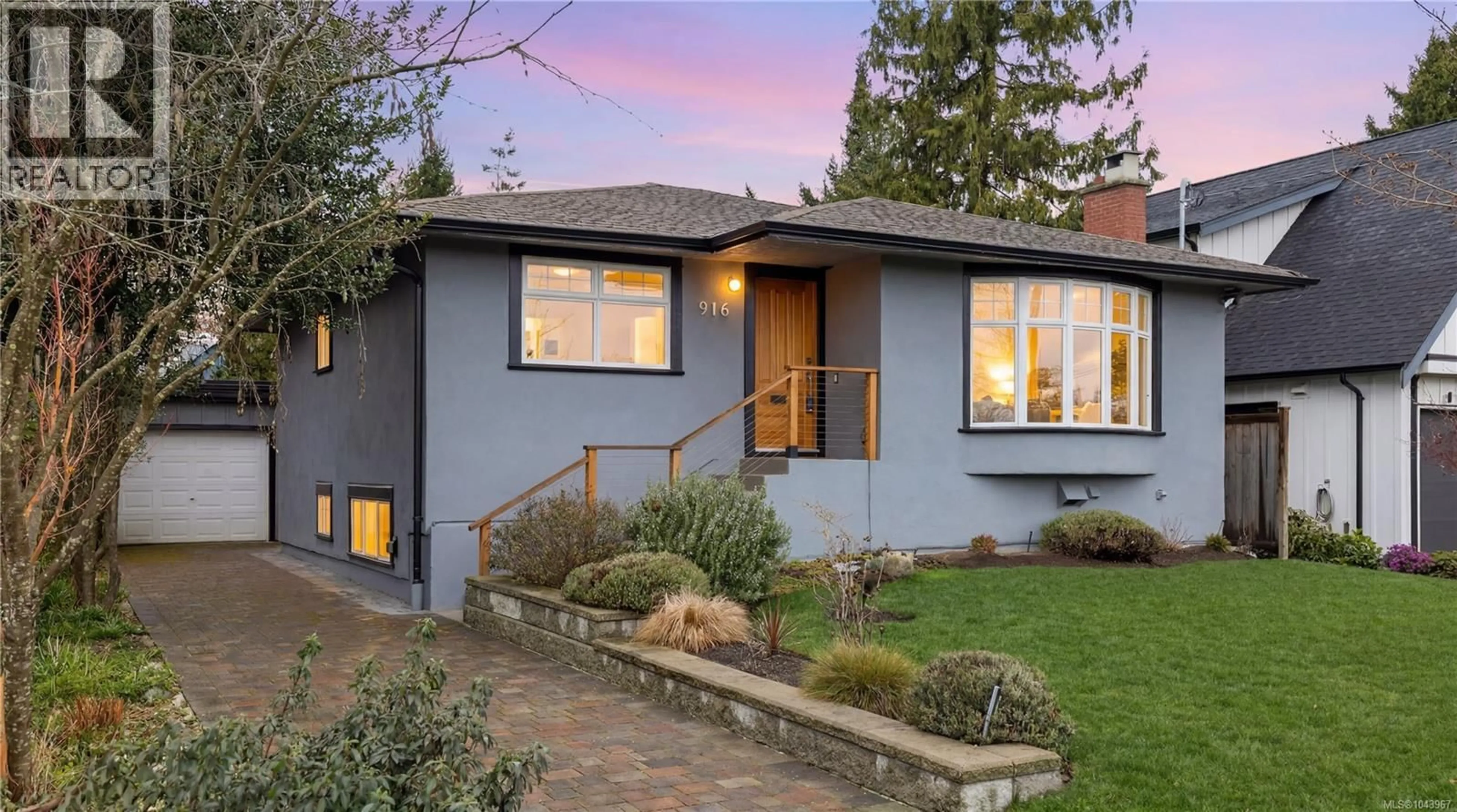 Home with brick exterior material, street for 916 MONTEREY AVENUE, Oak Bay British Columbia V8S4A2