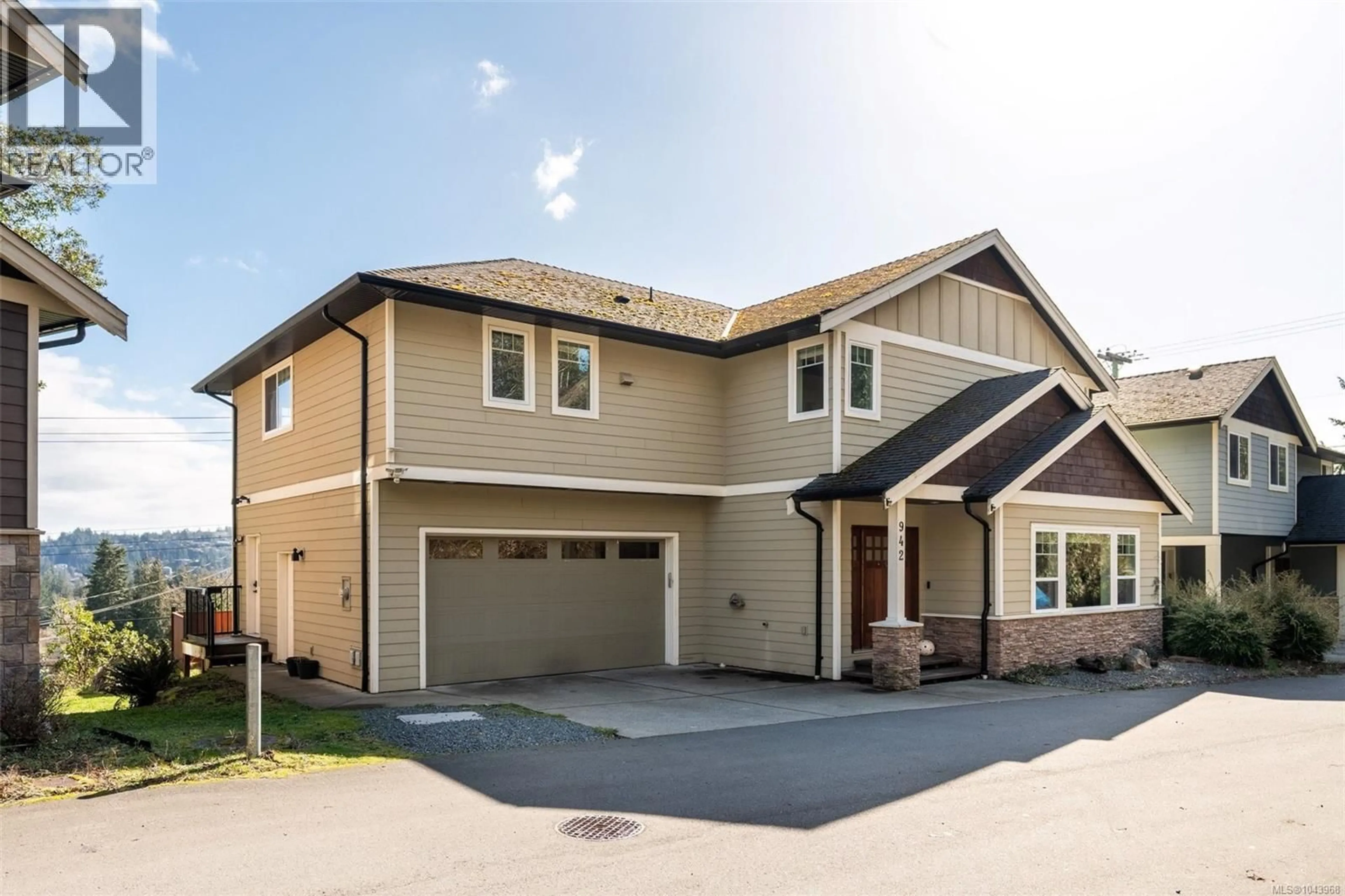 Home with vinyl exterior material, street for 942 ARNGASK AVENUE, Langford British Columbia V9B5X7