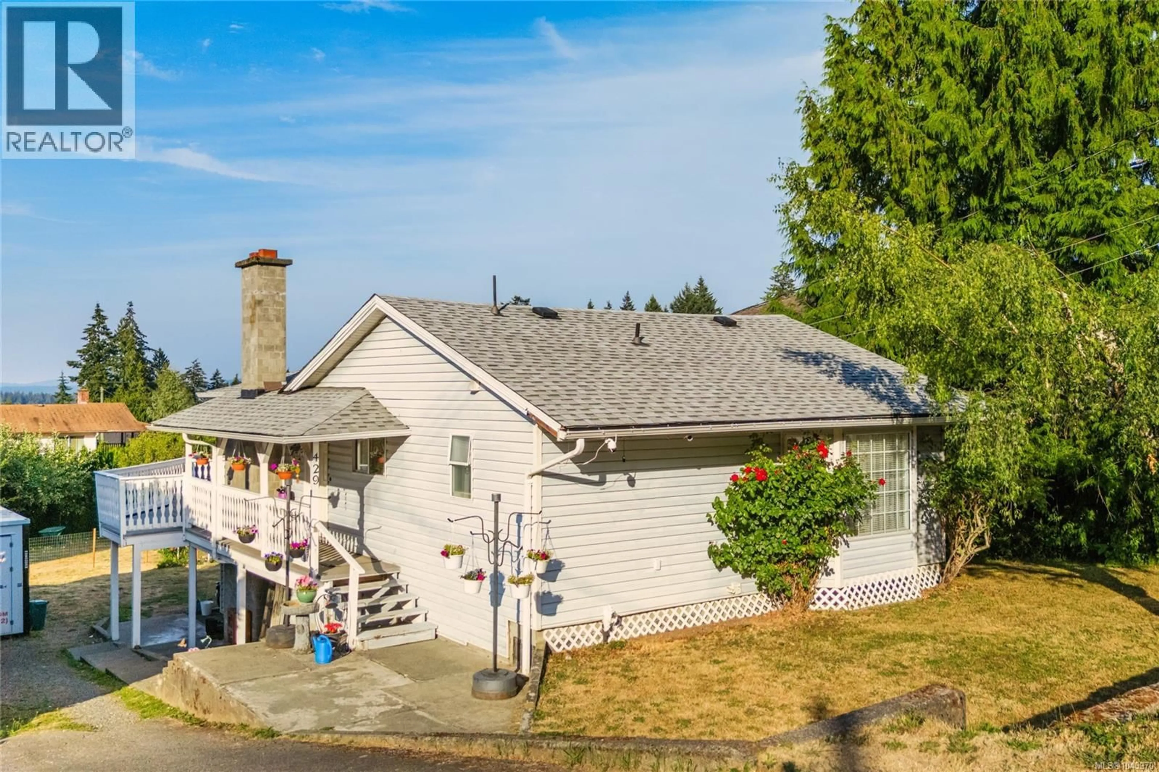 A pic from outside/outdoor area/front of a property/back of a property/a pic from drone, street for 429 DAVIS ROAD, Ladysmith British Columbia V9G1V4