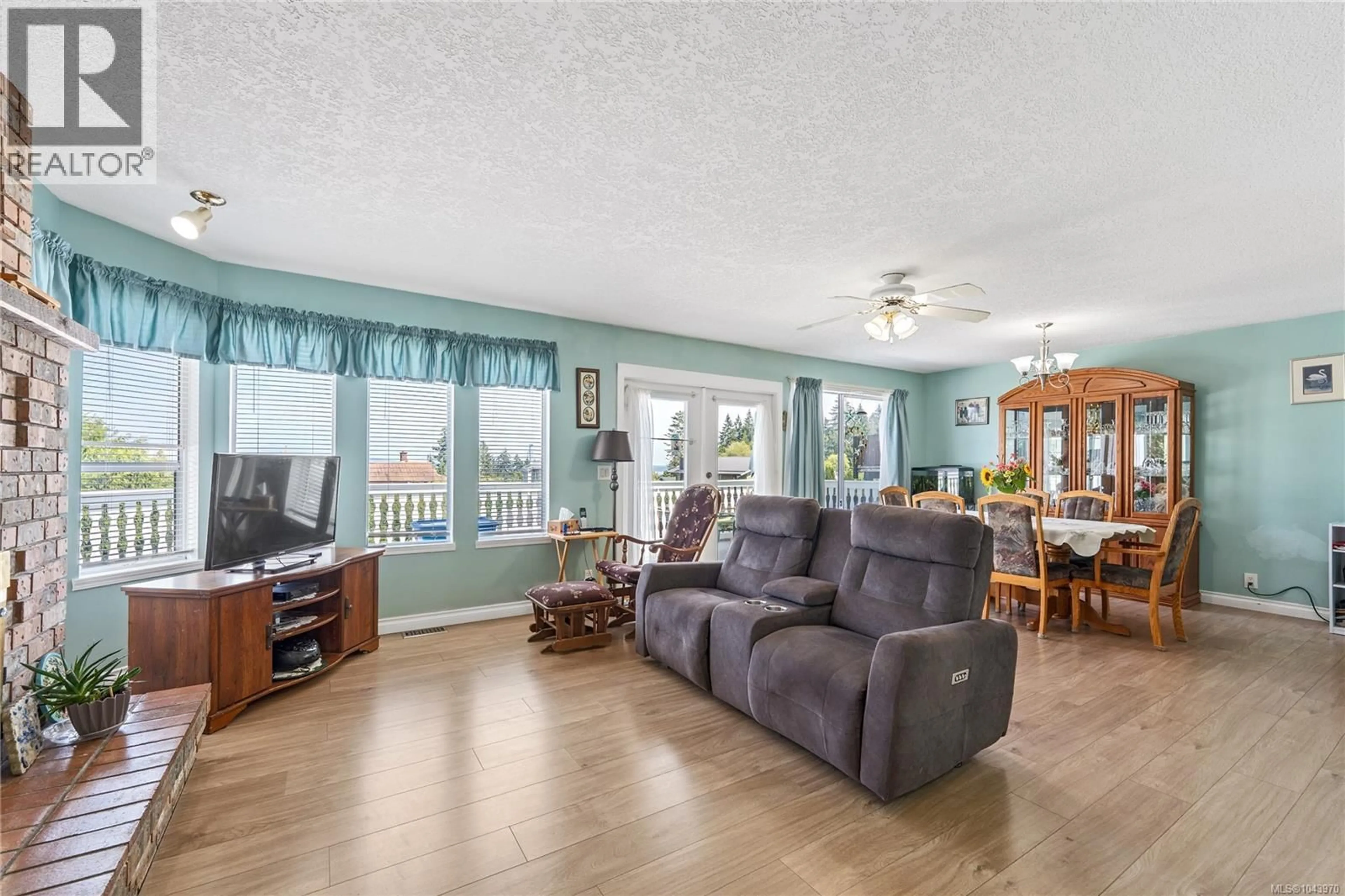 Living room with furniture, unknown for 429 DAVIS ROAD, Ladysmith British Columbia V9G1V4