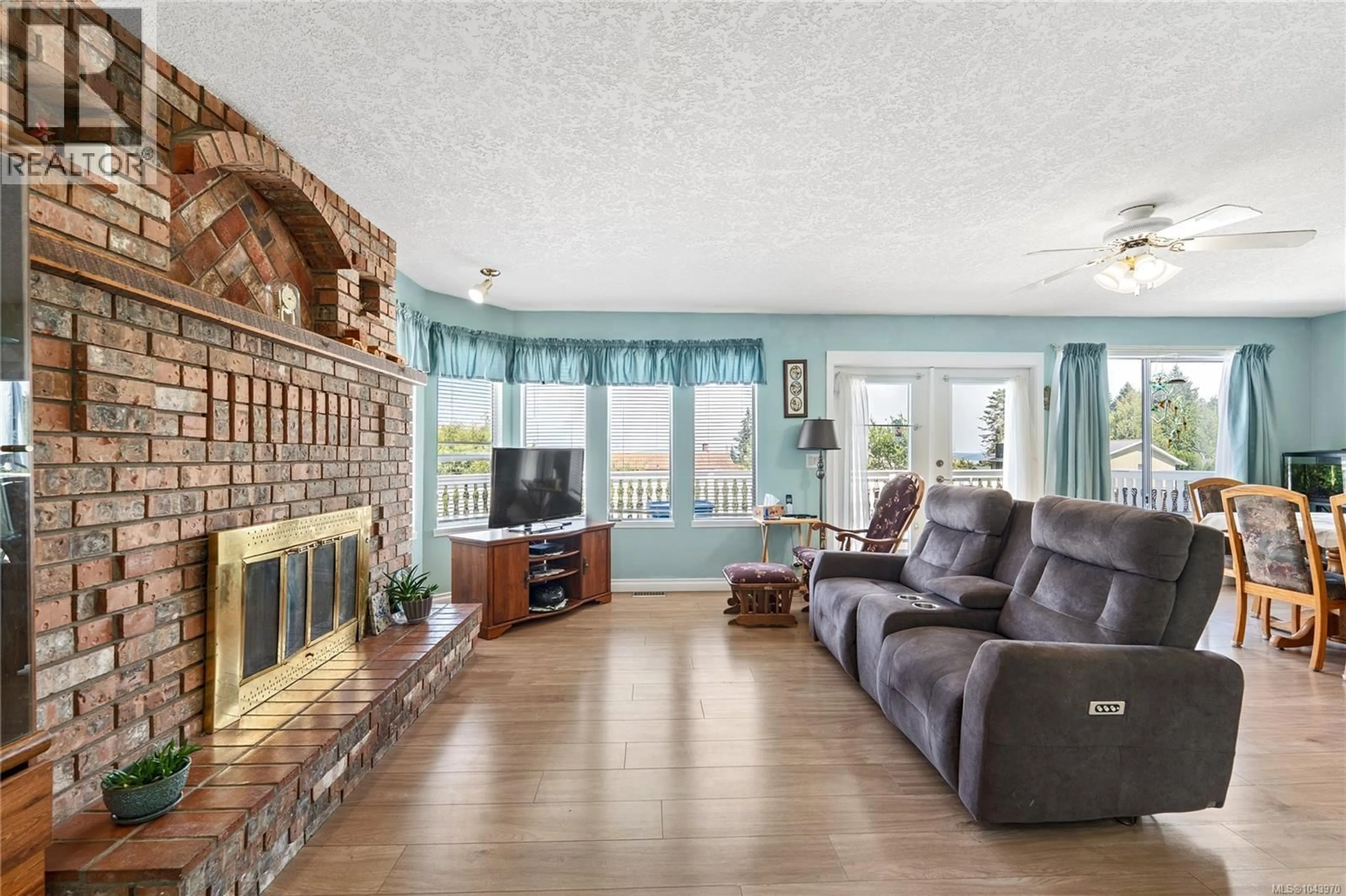 Living room with furniture, unknown for 429 DAVIS ROAD, Ladysmith British Columbia V9G1V4
