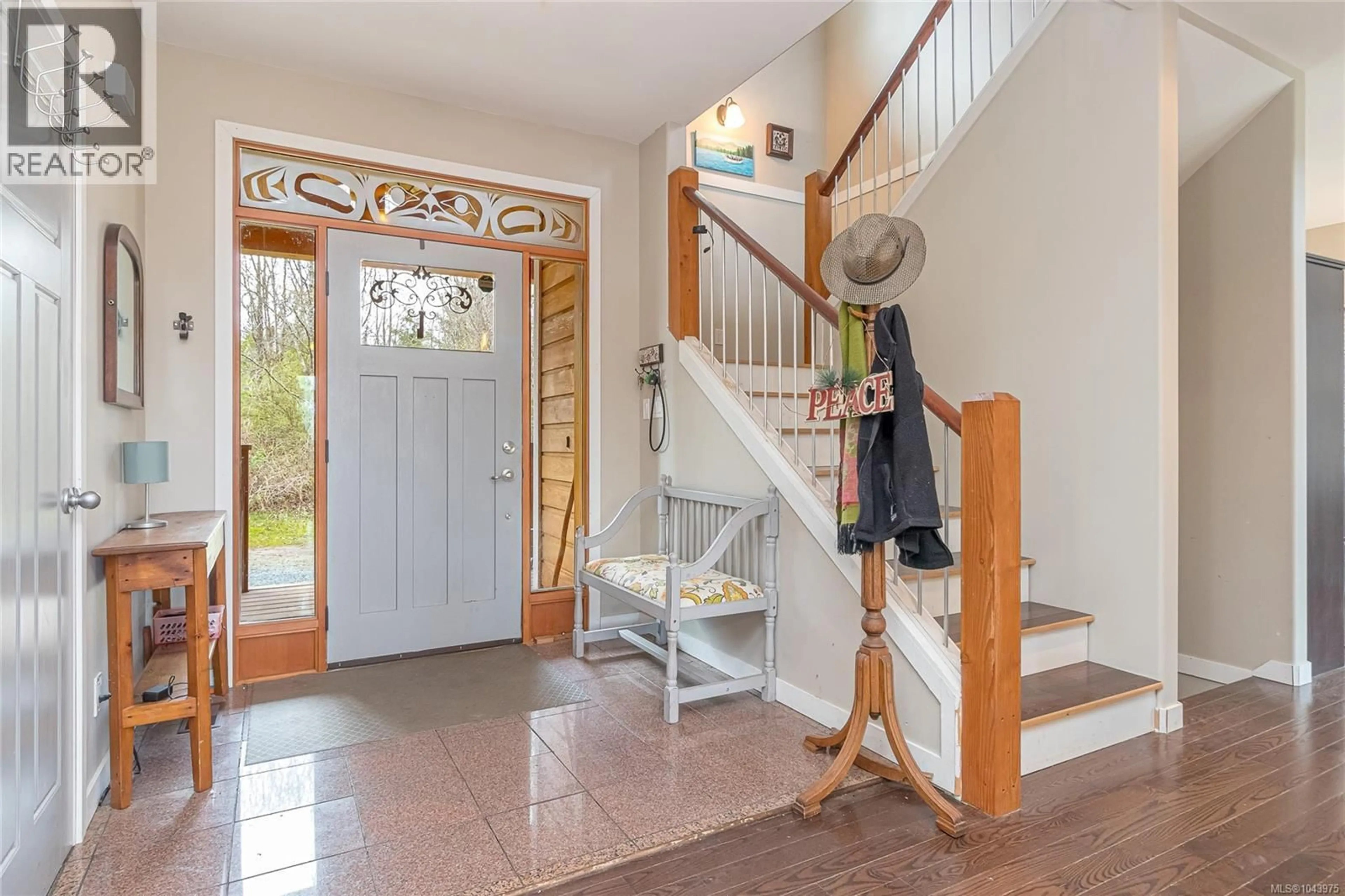 Indoor entryway for 2835 OLYMPIC ROAD, Qualicum Beach British Columbia V9K2L8