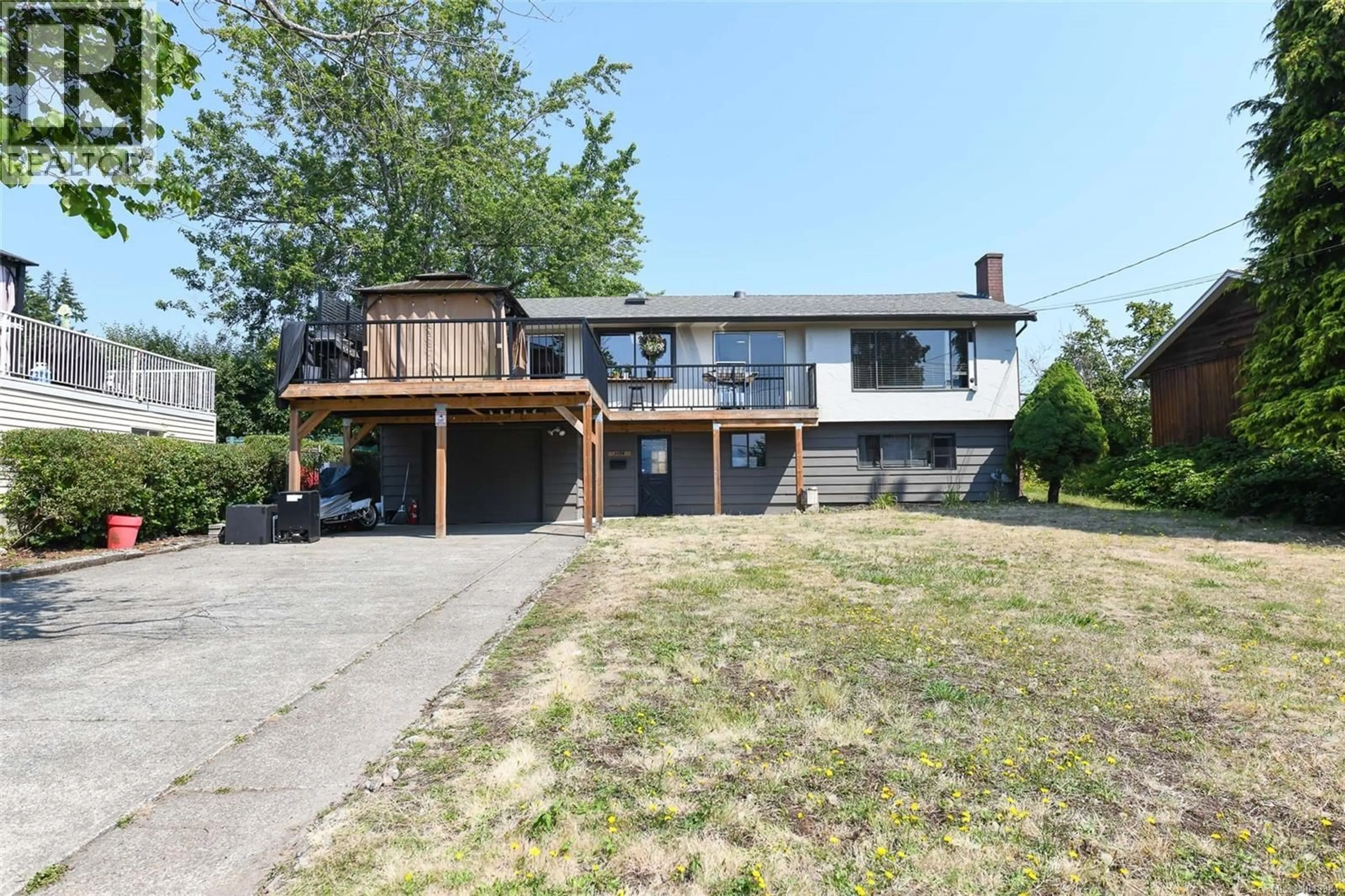 A pic from outside/outdoor area/front of a property/back of a property/a pic from drone, street for 2178 DOWNEY AVENUE, Comox British Columbia V9M1W8
